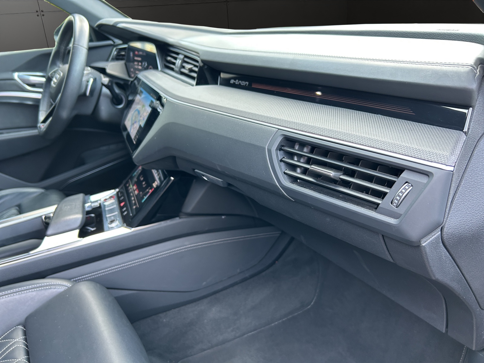 AUDI e-tron S Sportback quattro-image-21
