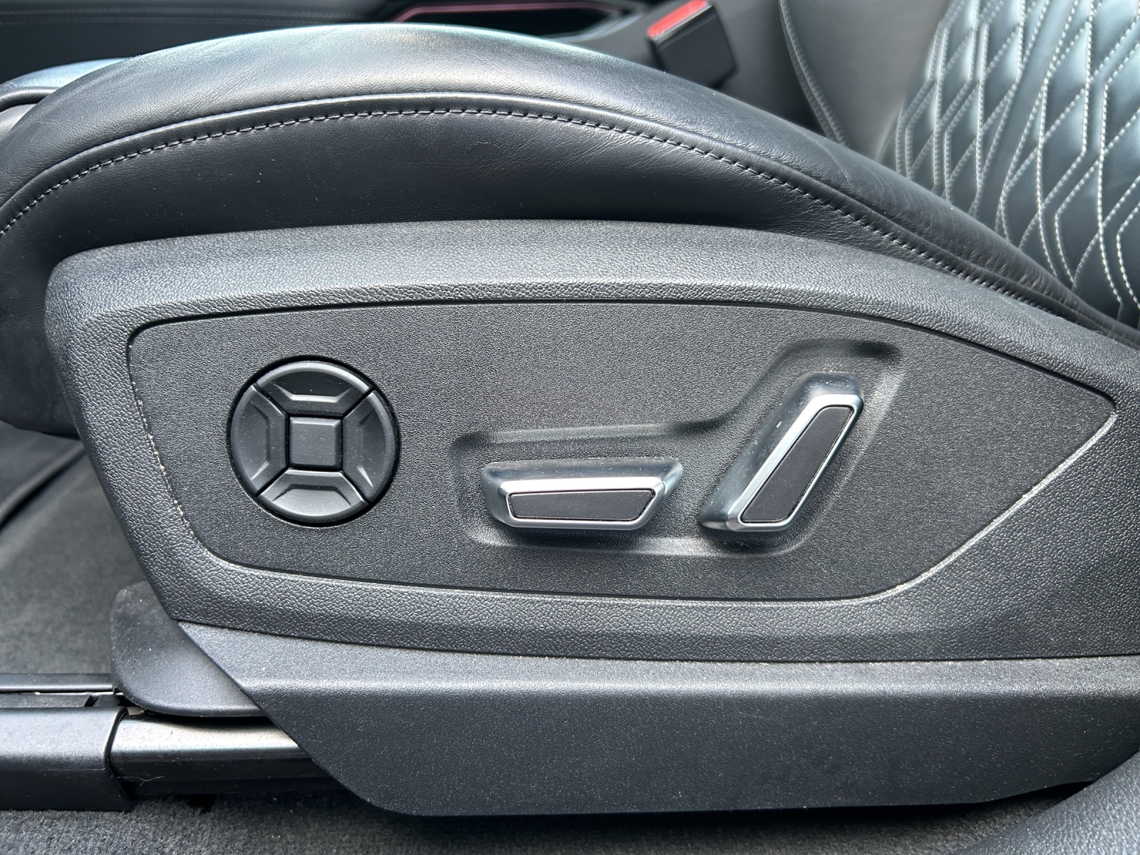 AUDI e-tron S Sportback quattro-image-19