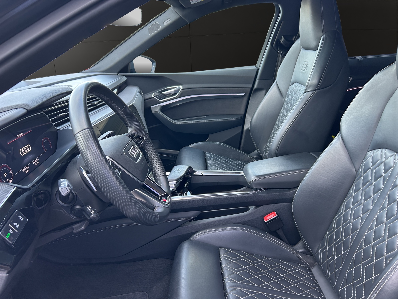 AUDI e-tron S Sportback quattro-image-8