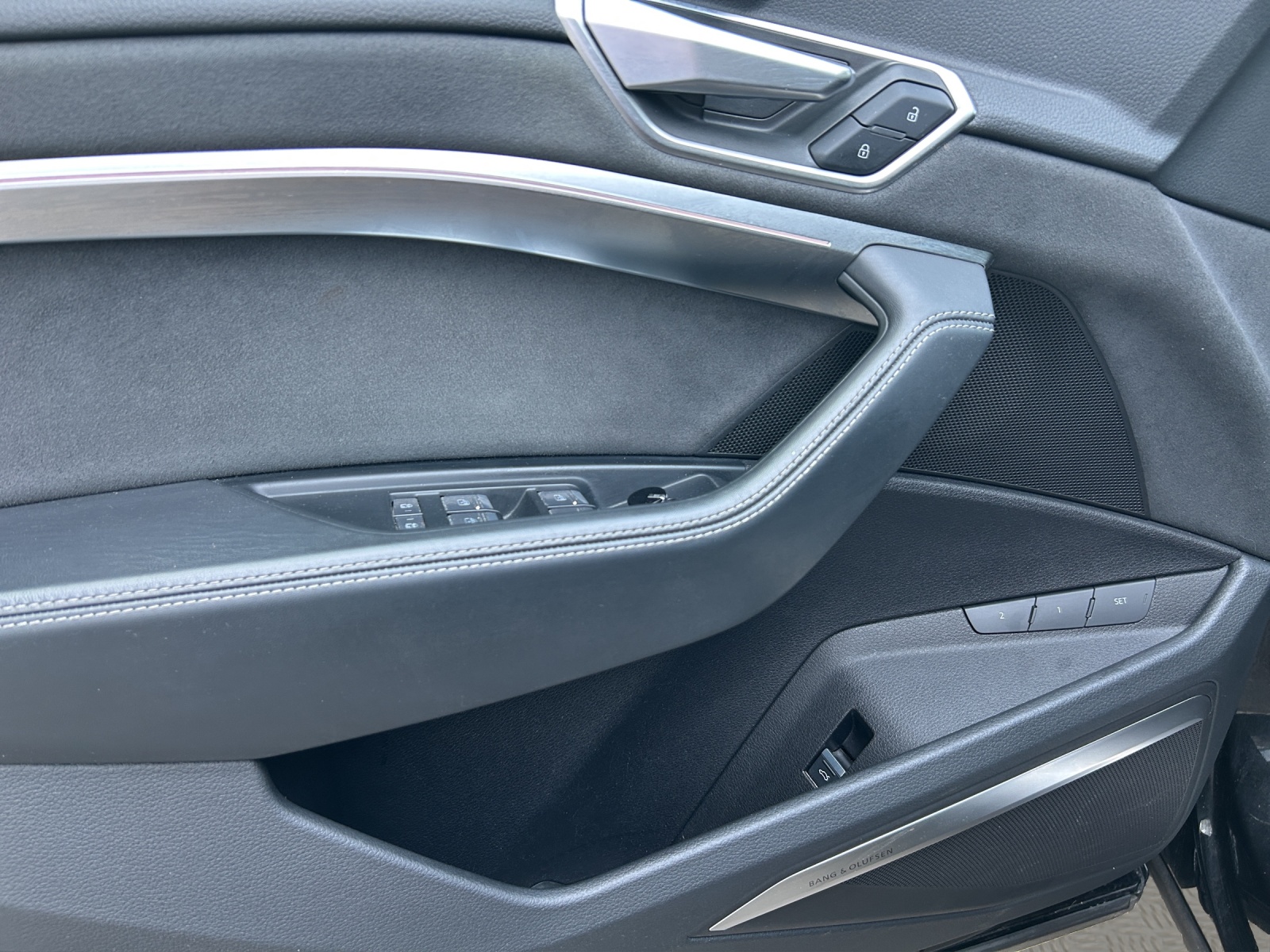 AUDI e-tron S Sportback quattro-image-18