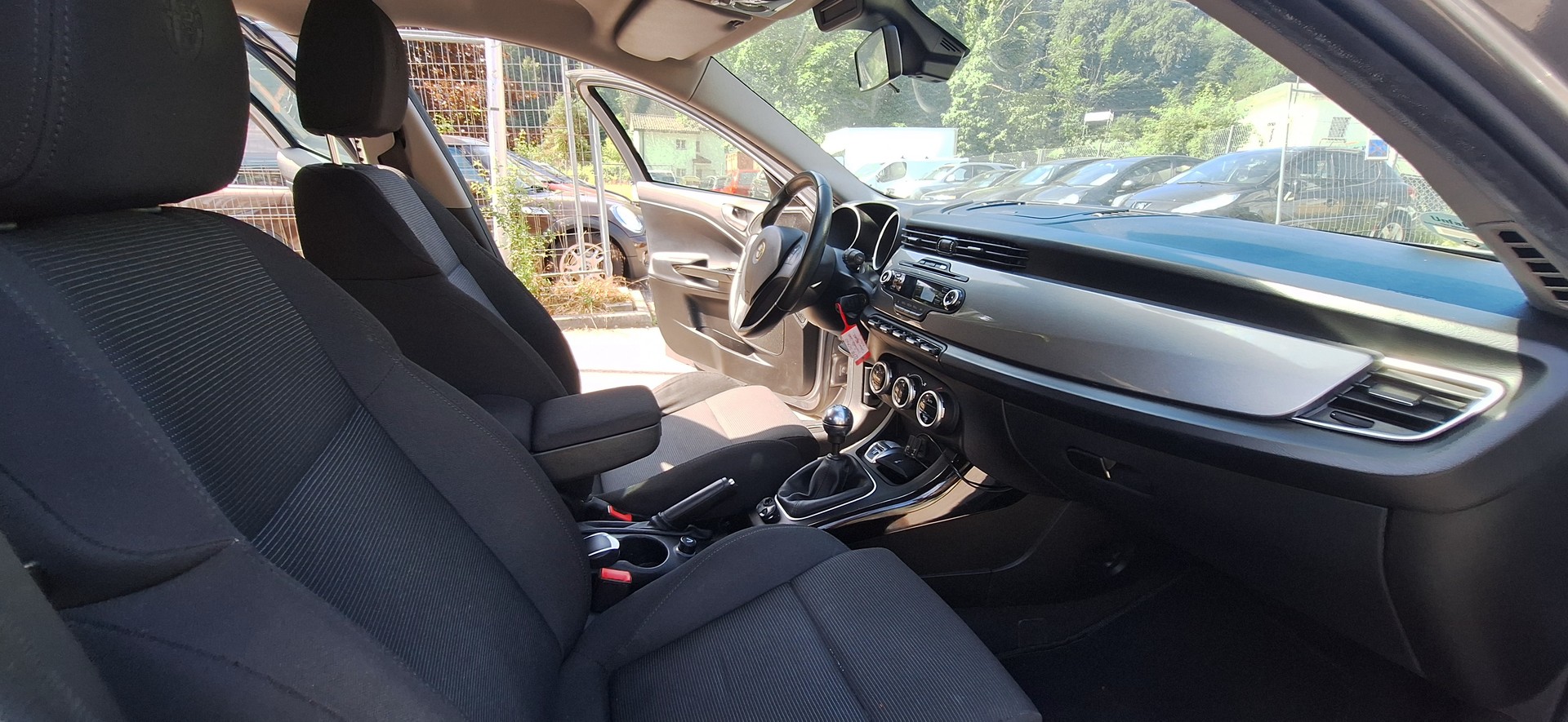 ALFA ROMEO Giulietta 1.6 JTDM Veloce-image-12