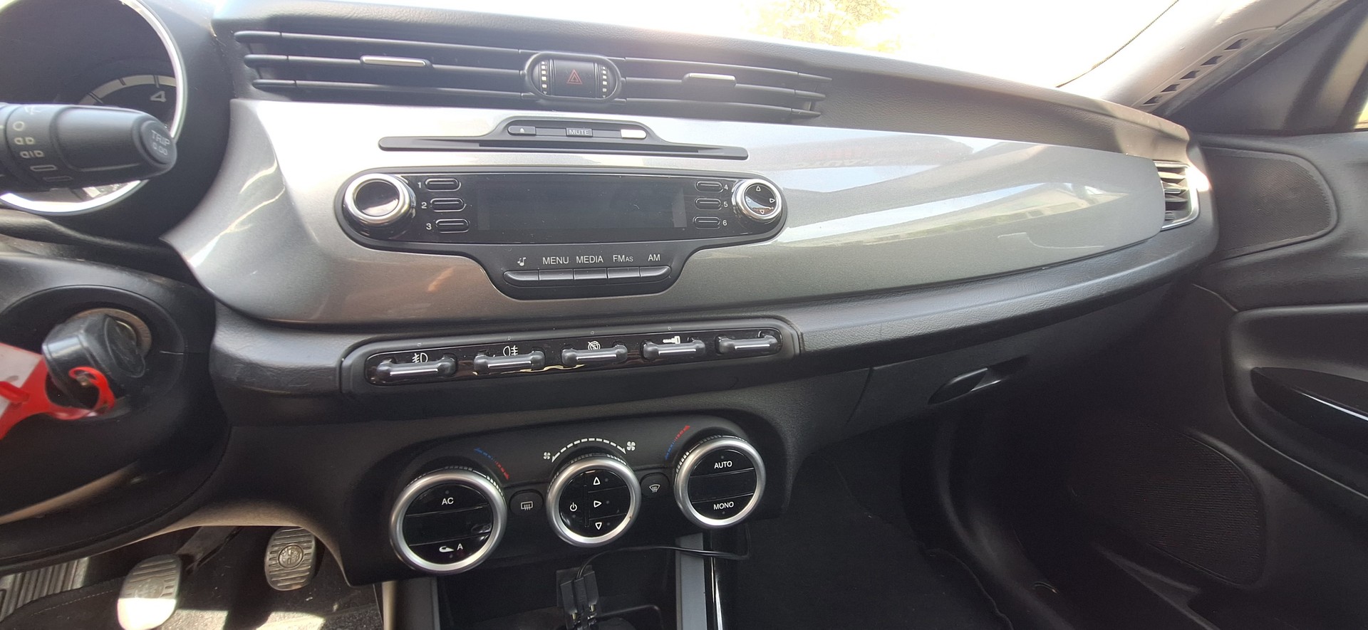 ALFA ROMEO Giulietta 1.6 JTDM Veloce-image-24