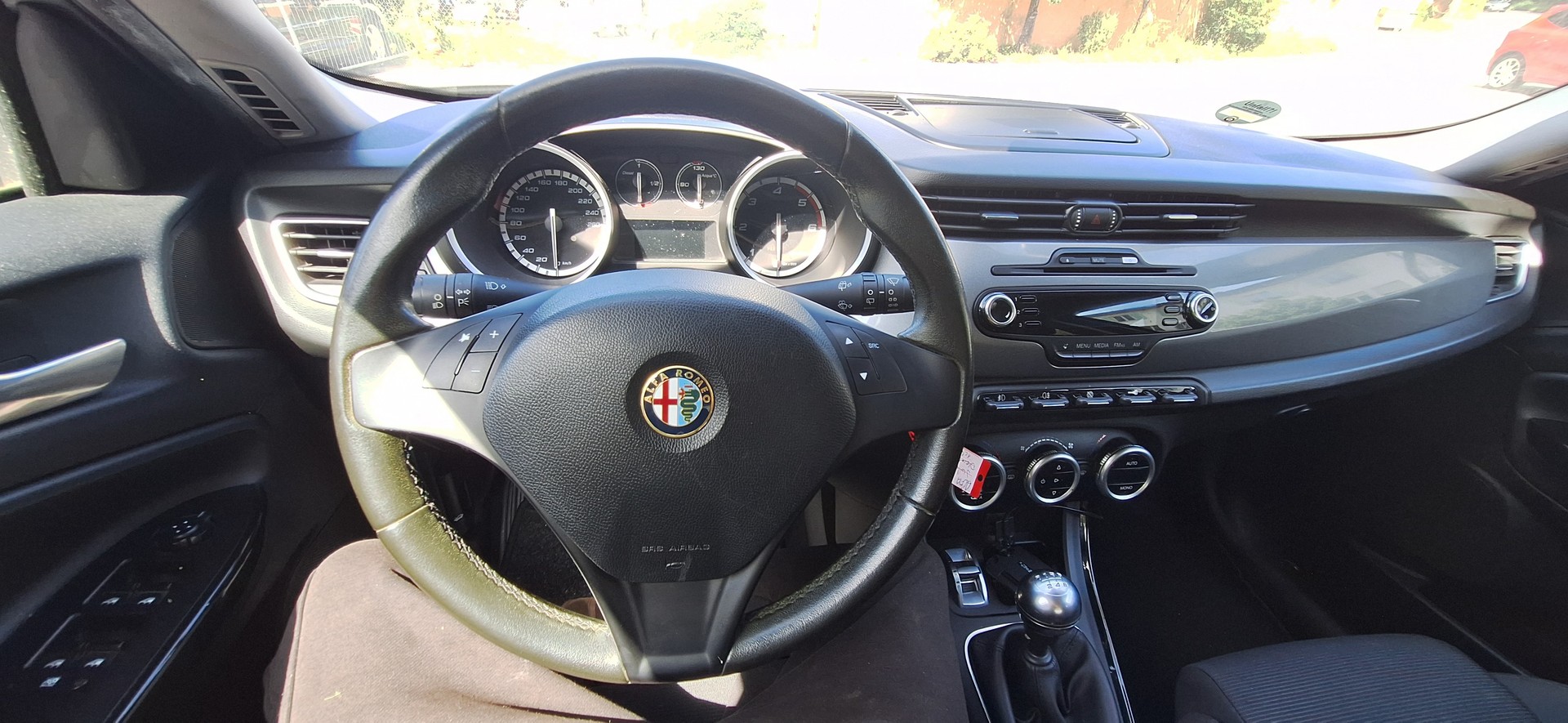 ALFA ROMEO Giulietta 1.6 JTDM Veloce-image-25