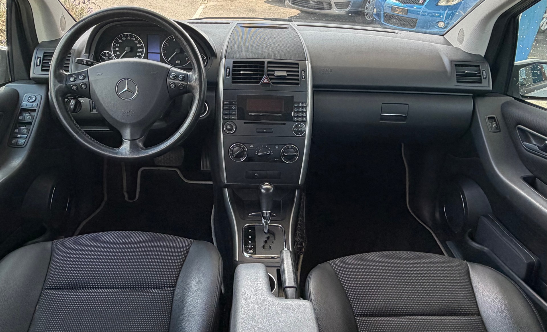 MERCEDES-BENZ A 200 Avantgarde-image-8