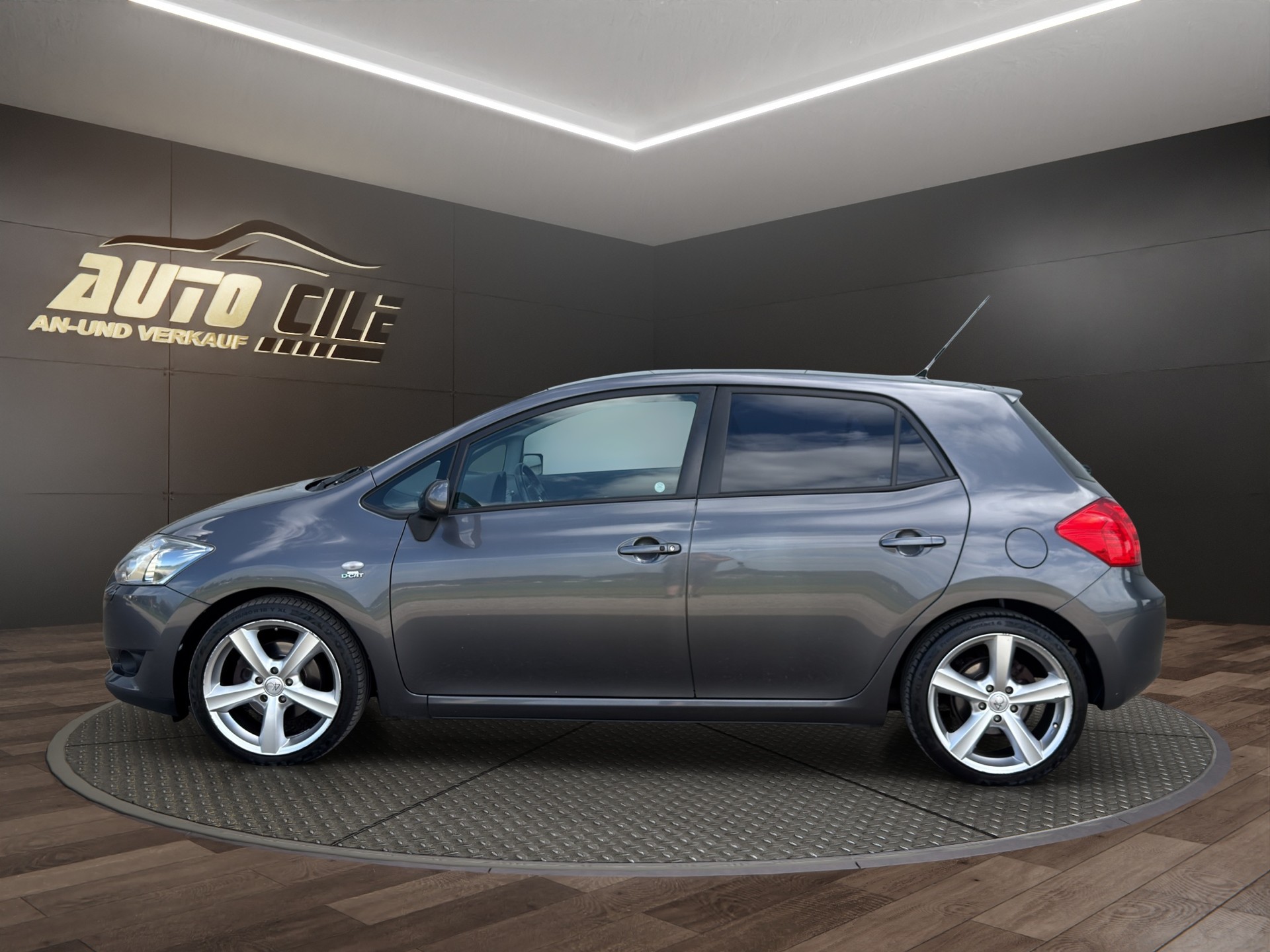 TOYOTA Auris 2.2 D-4D CleanPower Linea Sol Premium-image-3