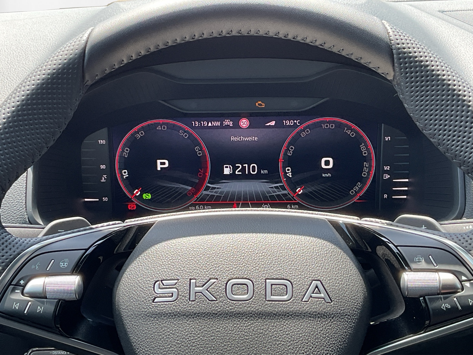 SKODA Karoq 2.0 TSI SportLine 4x4 DSG-image-7