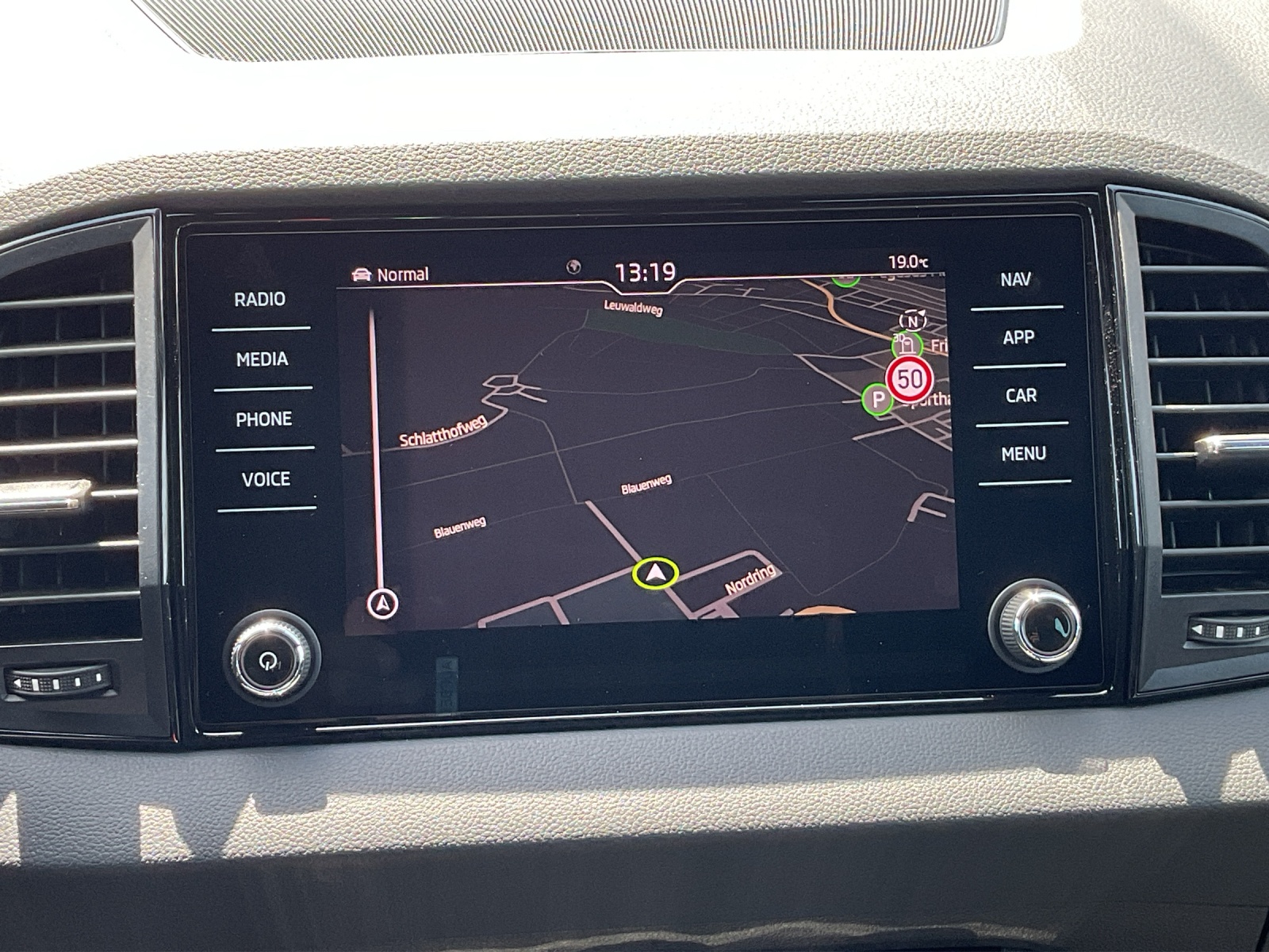 SKODA Karoq 2.0 TSI SportLine 4x4 DSG-image-8