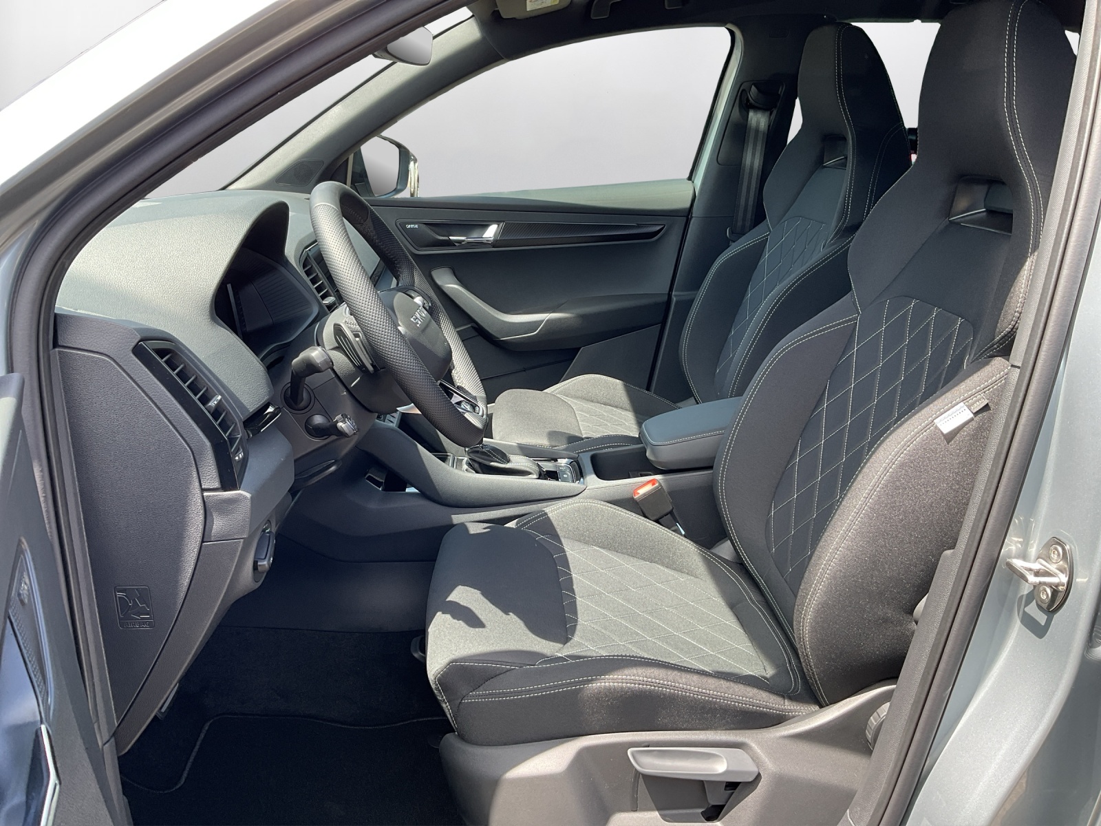 SKODA Karoq 2.0 TSI SportLine 4x4 DSG-image-9