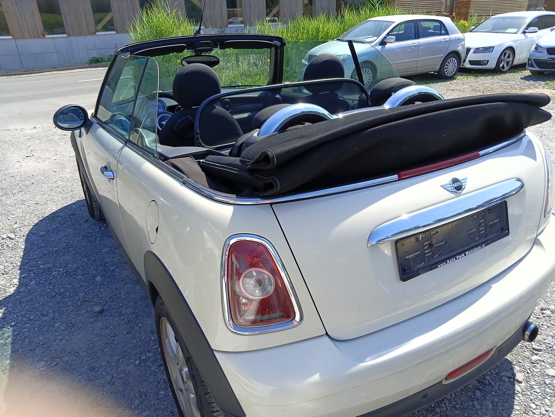 MINI One Cabriolet-image-1