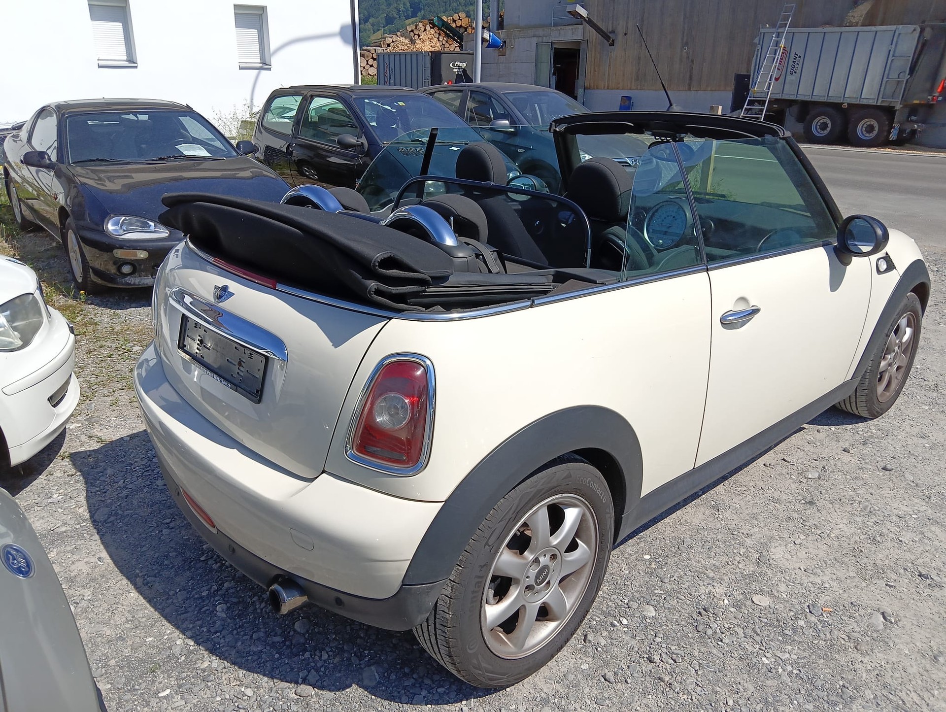MINI One Cabriolet-image-2