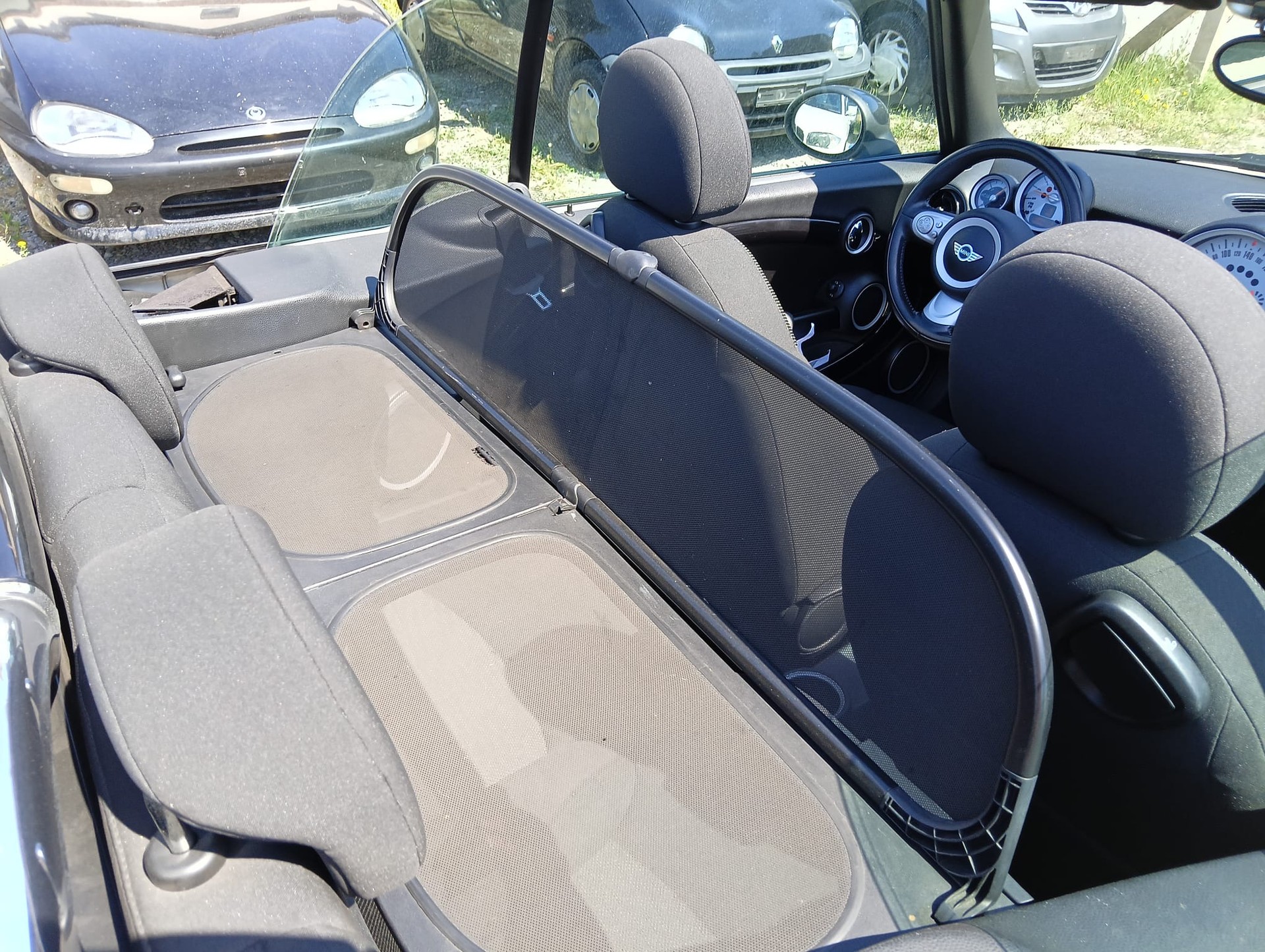 MINI One Cabriolet-image-6