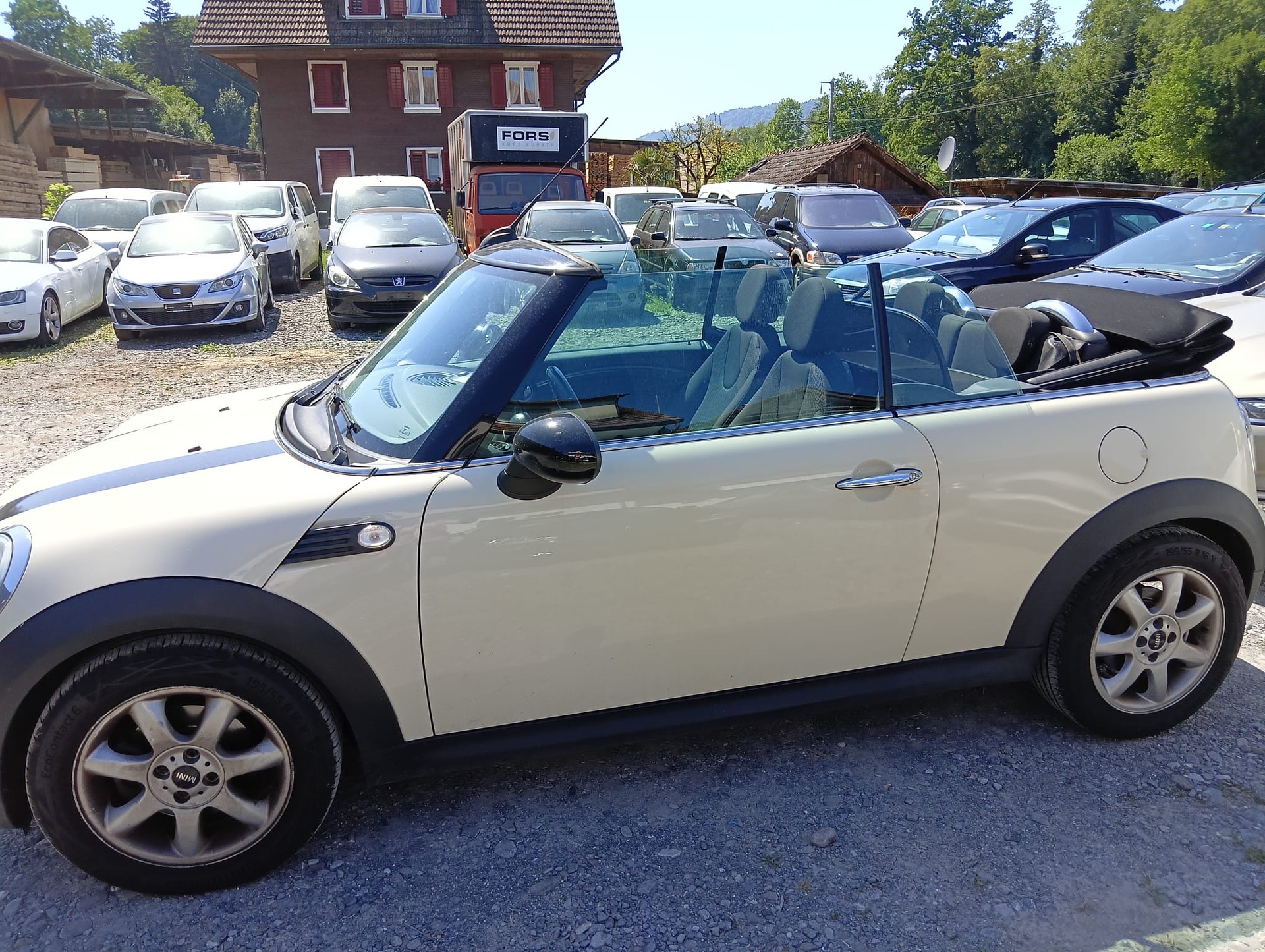 MINI One Cabriolet-image-0