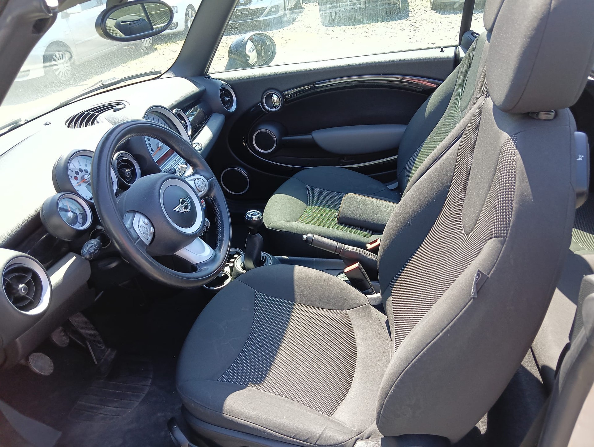 MINI One Cabriolet-image-10
