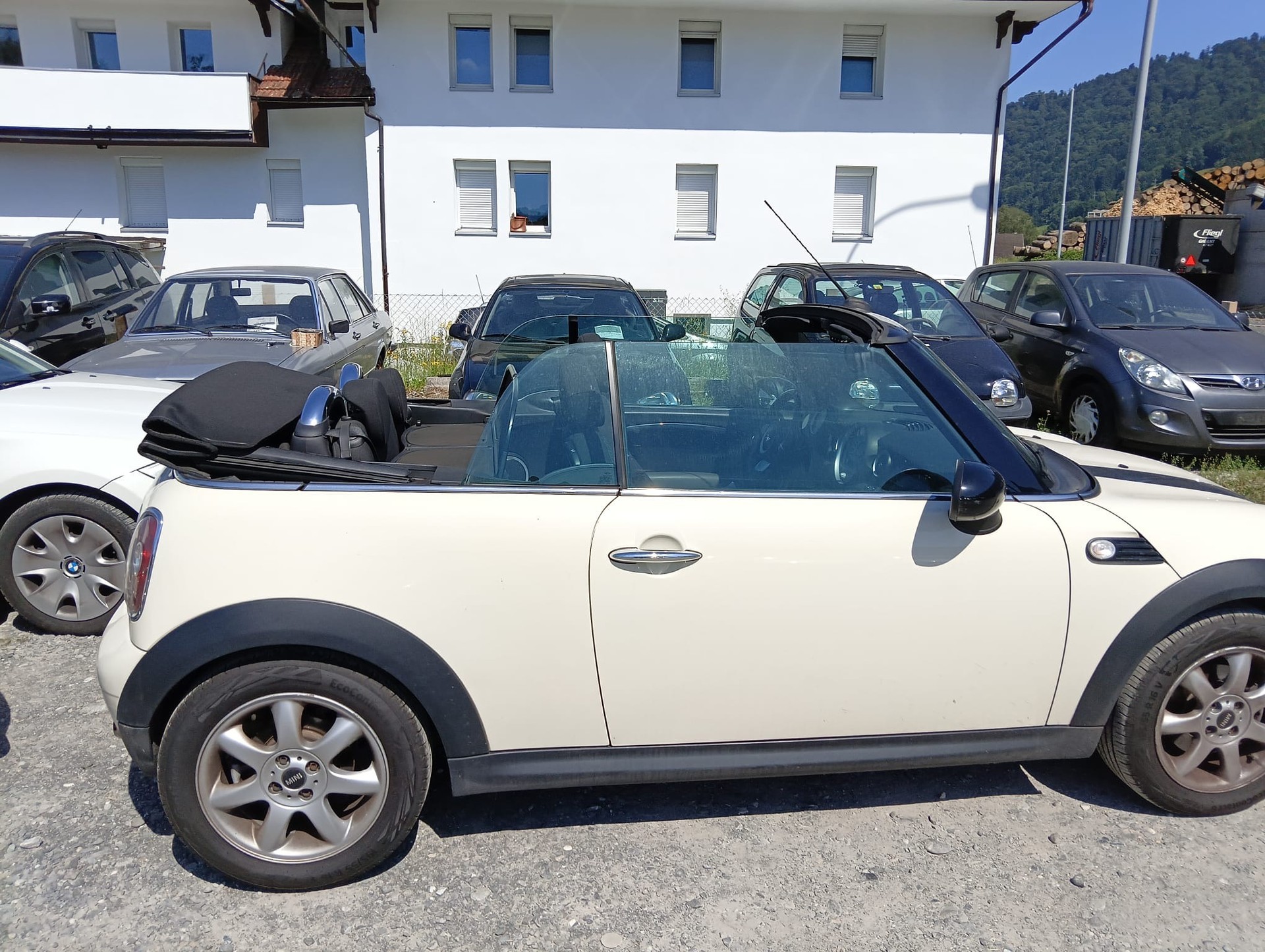 MINI One Cabriolet-image-3