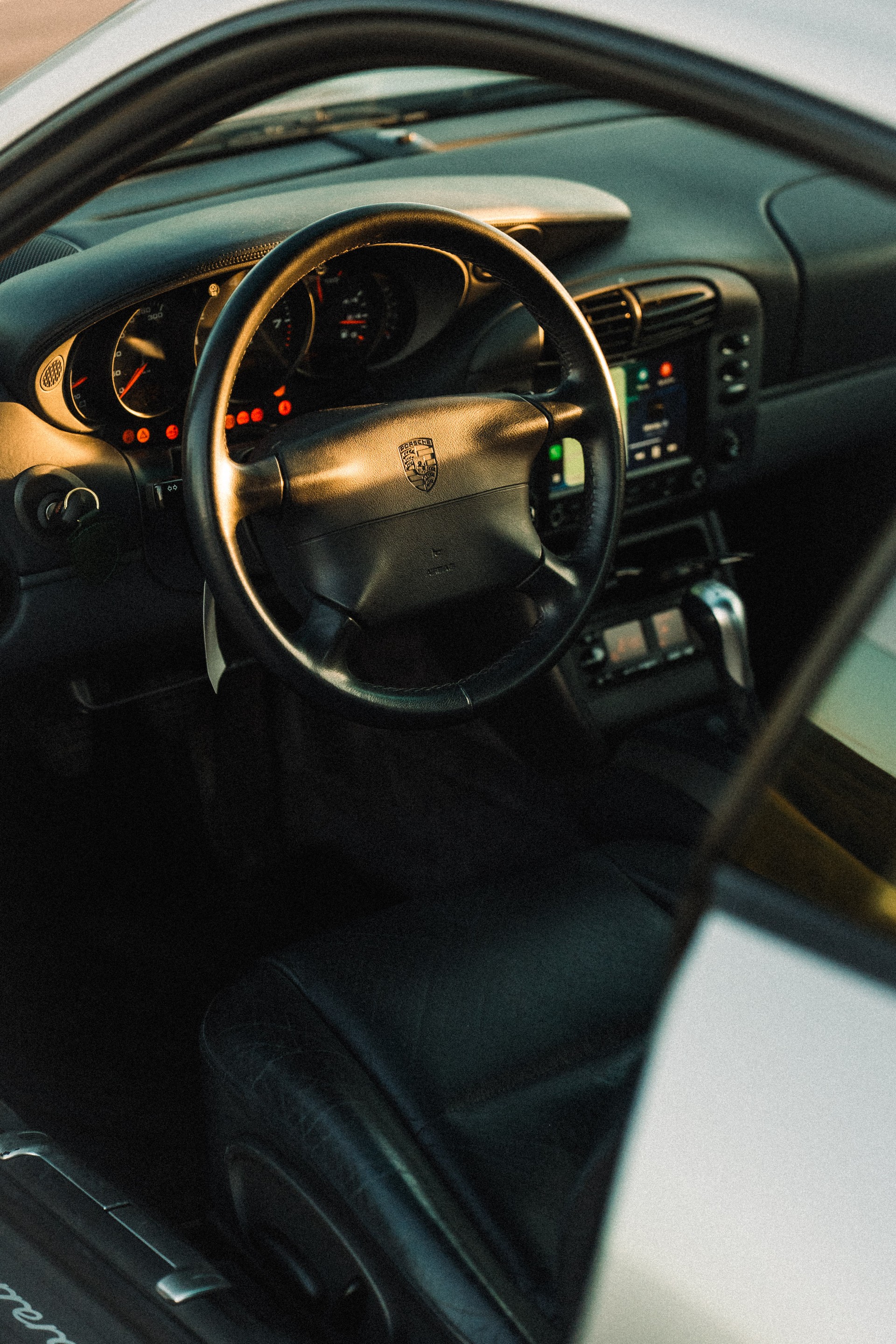 PORSCHE 3.4 Carrera-image-3