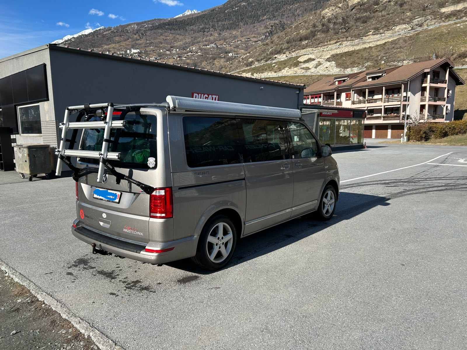 VW 2.0 TDI 204 Co. Liberty DSG 4m-image-2