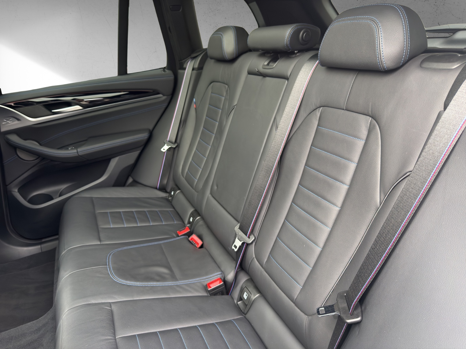 BMW X3 xDrive 20i Individual M Sport Steptronic-image-17