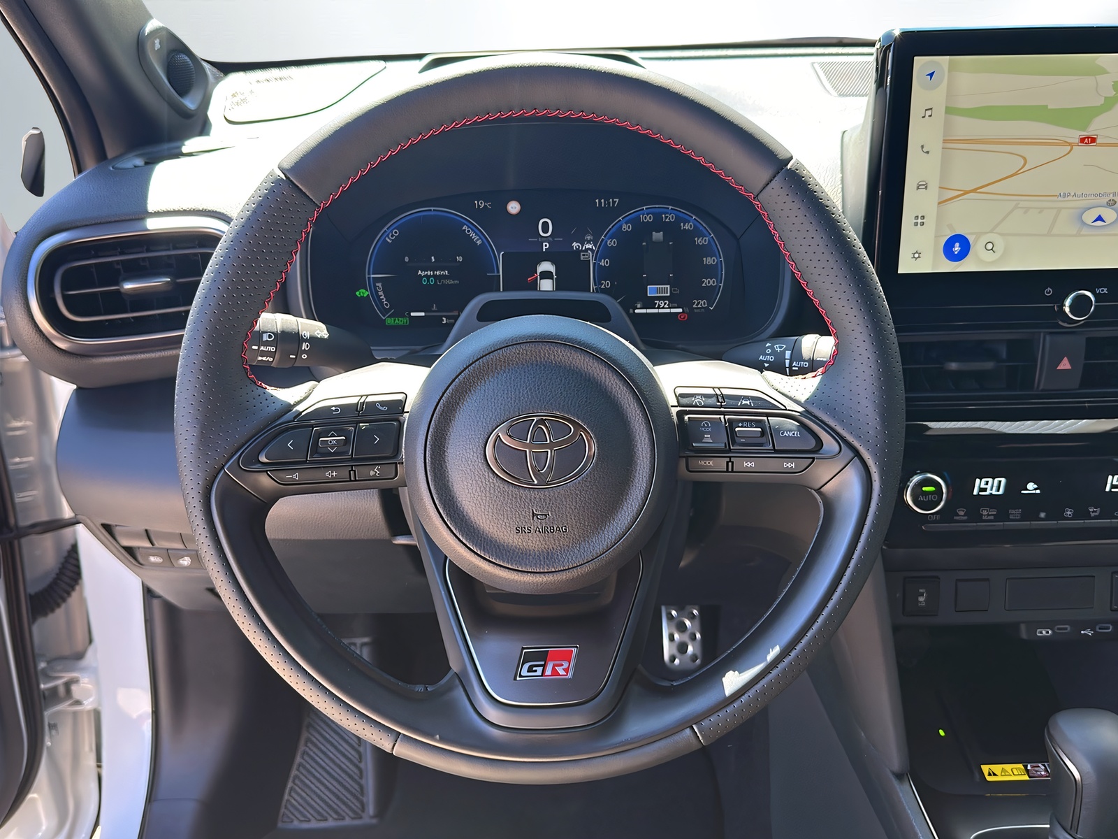 TOYOTA Yaris Cross 1.5 GR Sport e-CVT-image-6