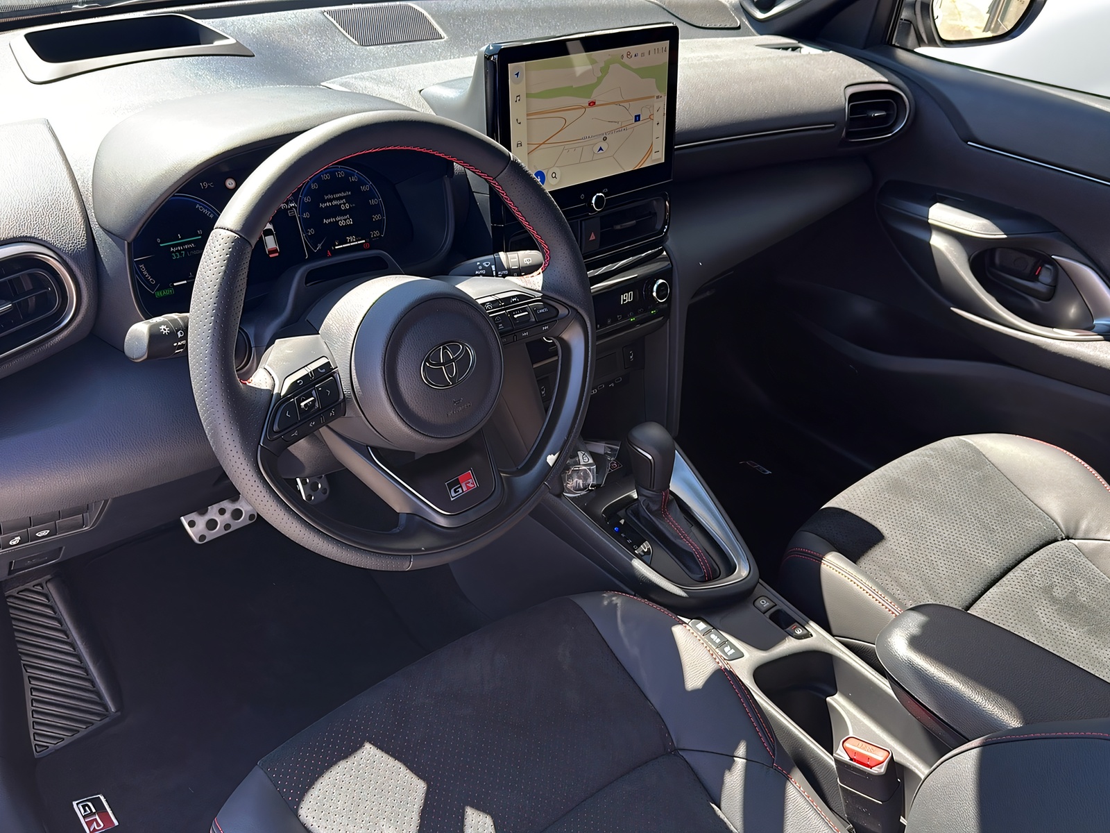 TOYOTA Yaris Cross 1.5 GR Sport e-CVT-image-4