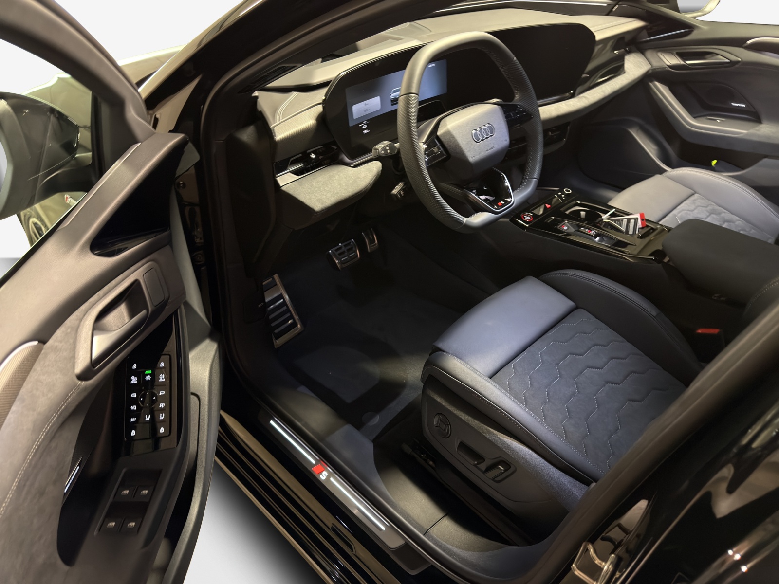 AUDI A6 Avant e-tron quattro-image-13