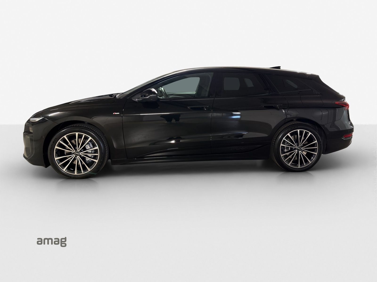 AUDI A6 Avant e-tron quattro-showroom-element-1
