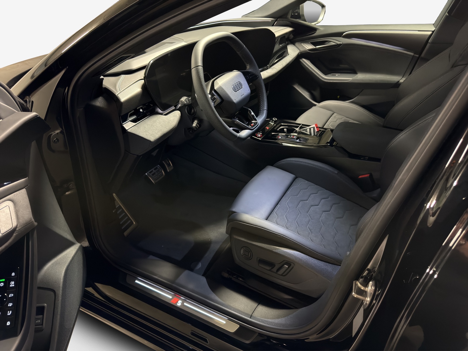 AUDI A6 Avant e-tron quattro-image-7