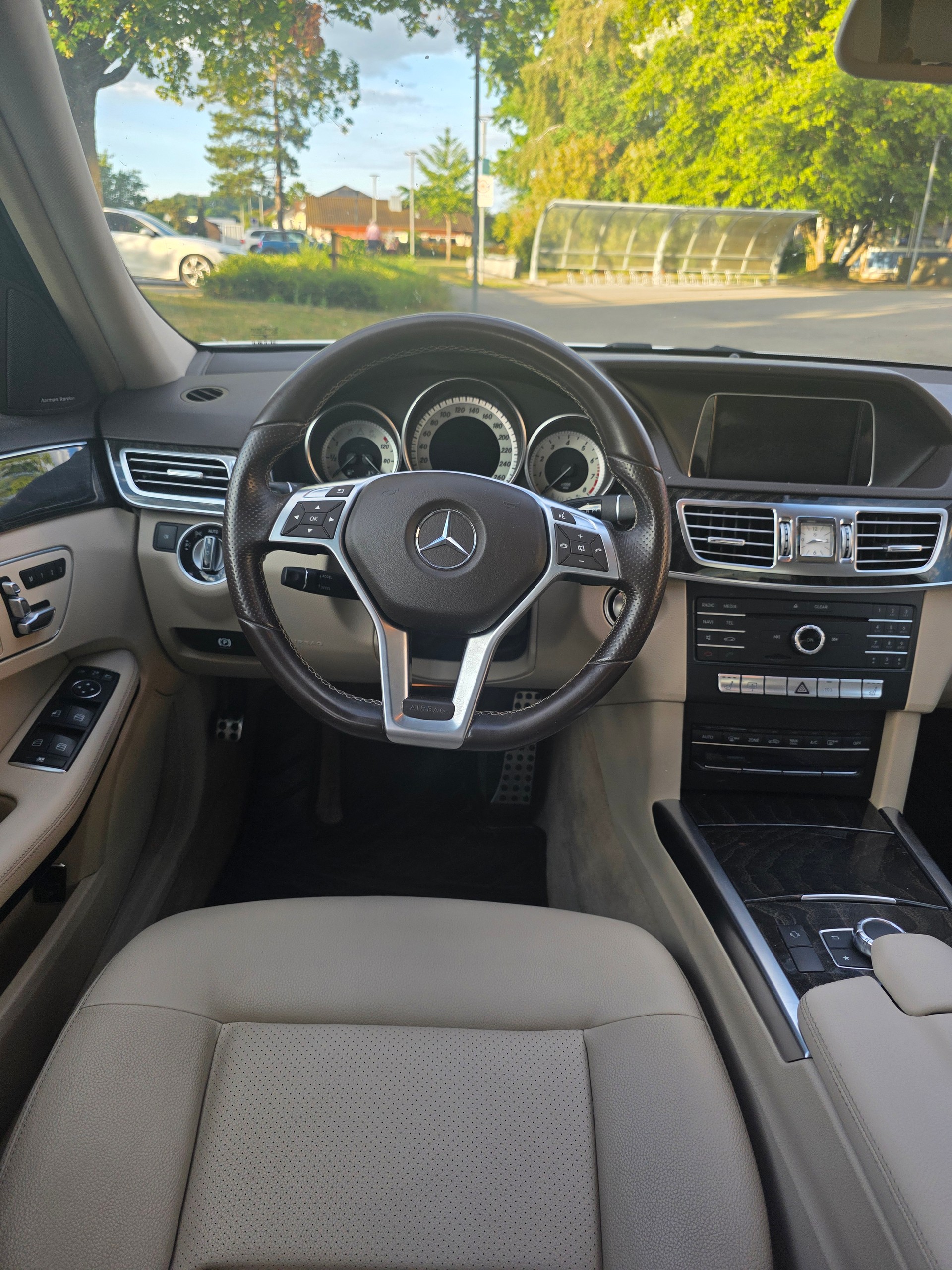 MERCEDES-BENZ E 350-image-8