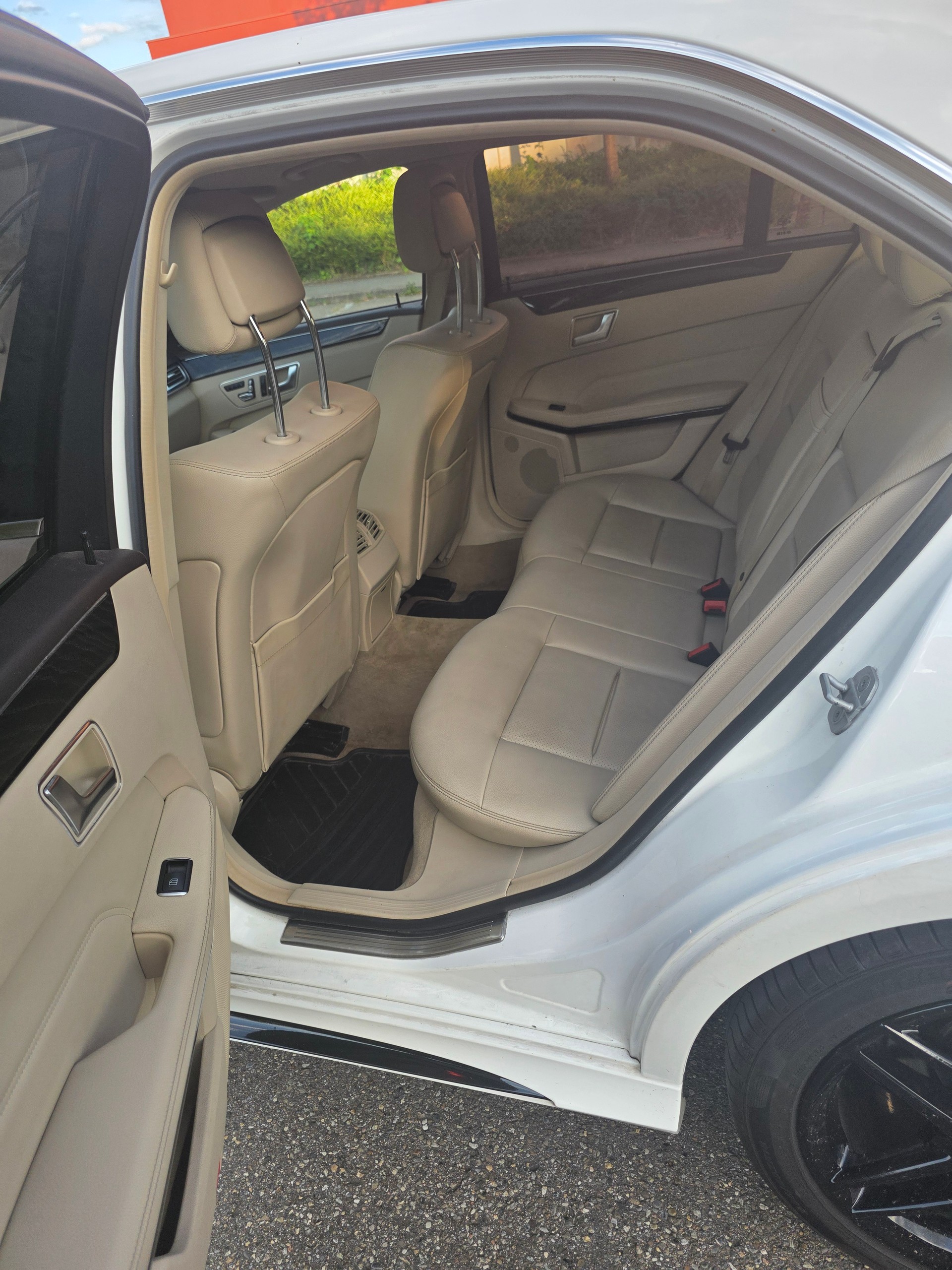 MERCEDES-BENZ E 350-image-11