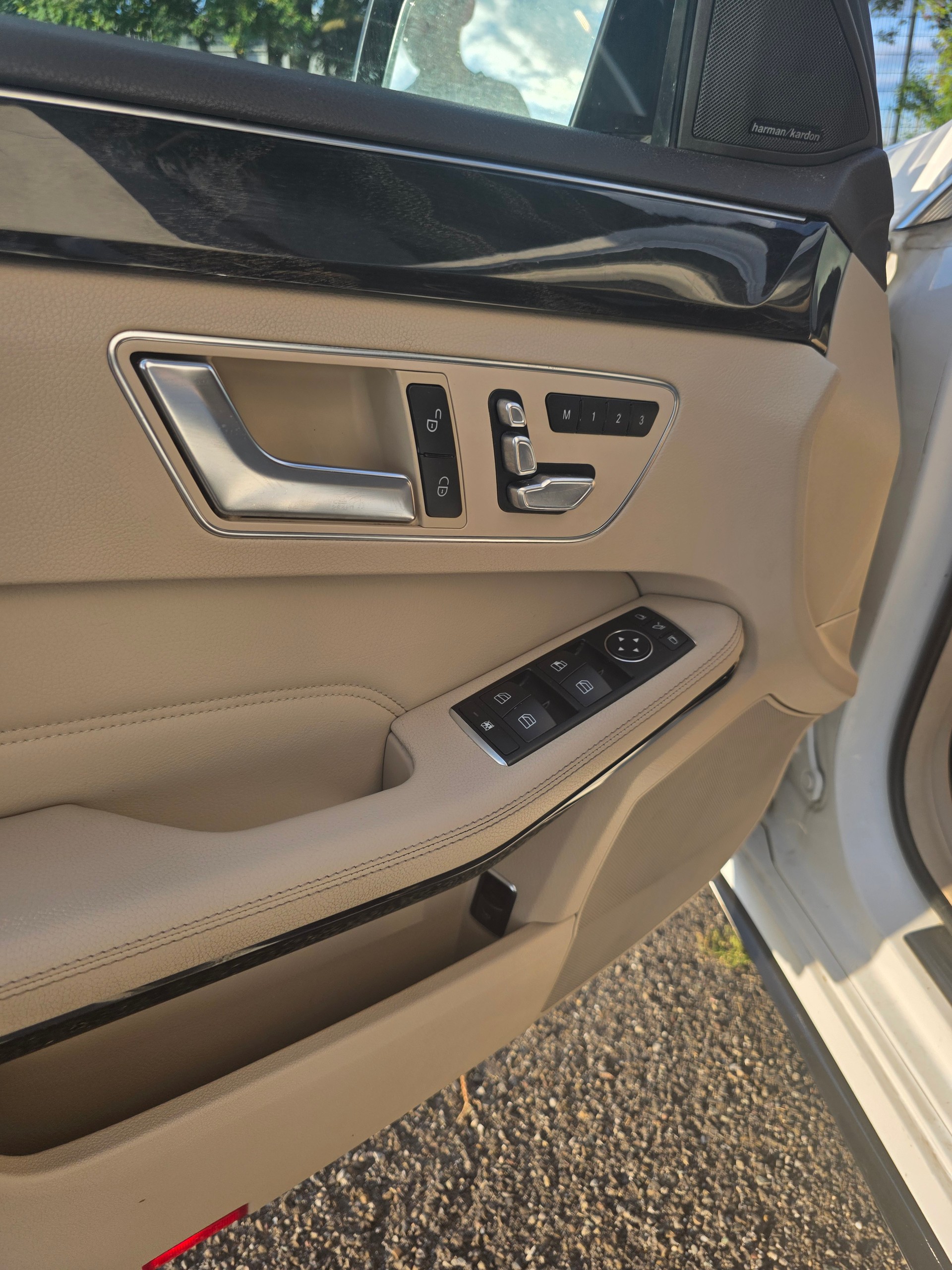 MERCEDES-BENZ E 350-image-14
