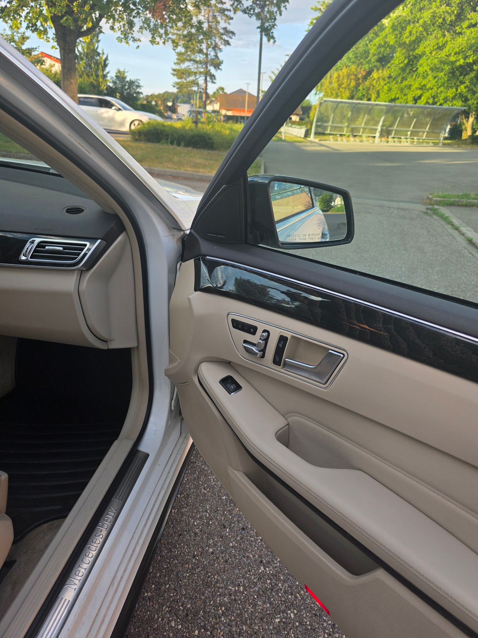 MERCEDES-BENZ E 350-image-15