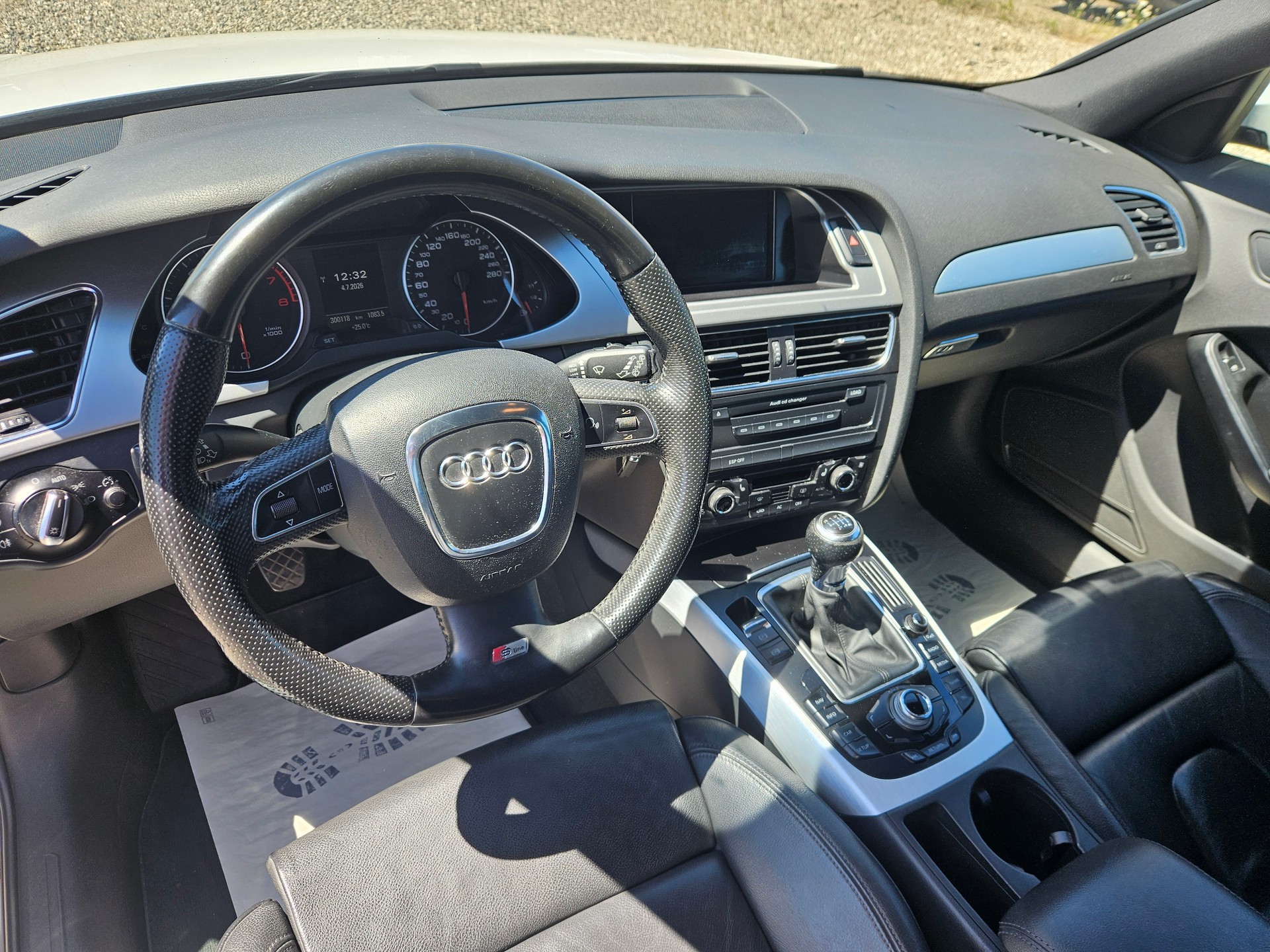 AUDI A4 Avant 2.0 TFSI-image-11