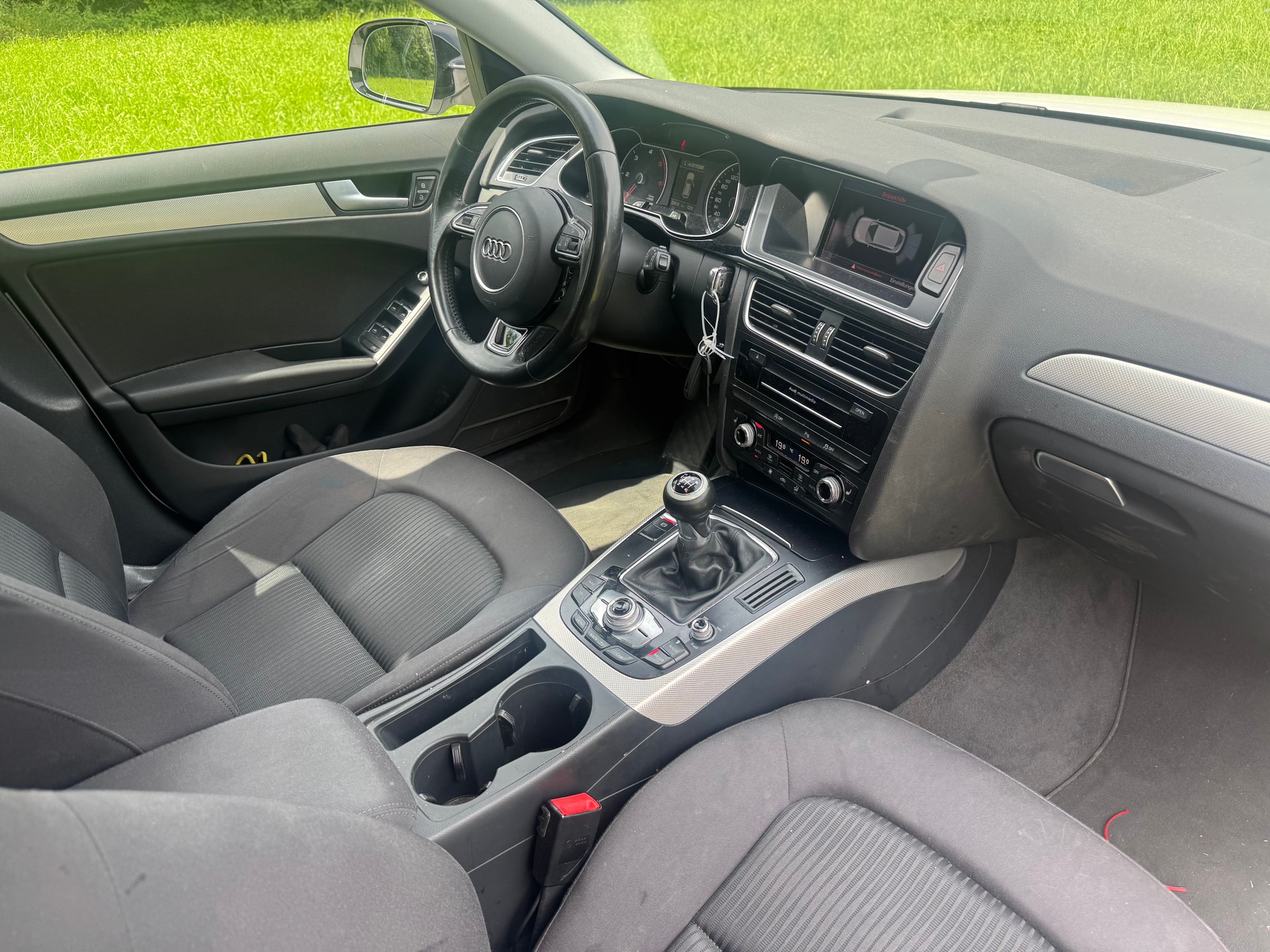 AUDI A4 Avant 2.0 TDI Attraction-image-7