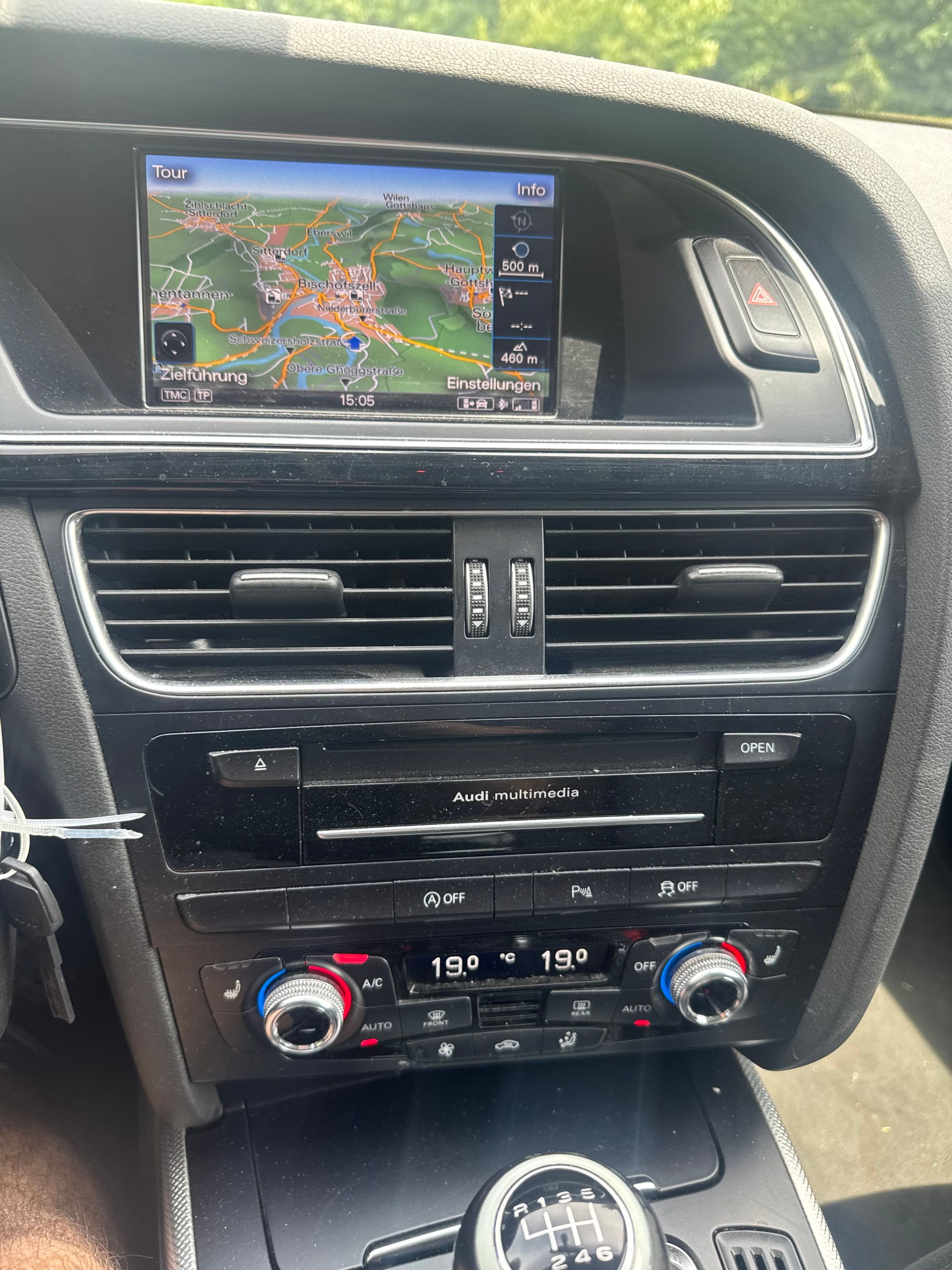 AUDI A4 Avant 2.0 TDI Attraction-image-10