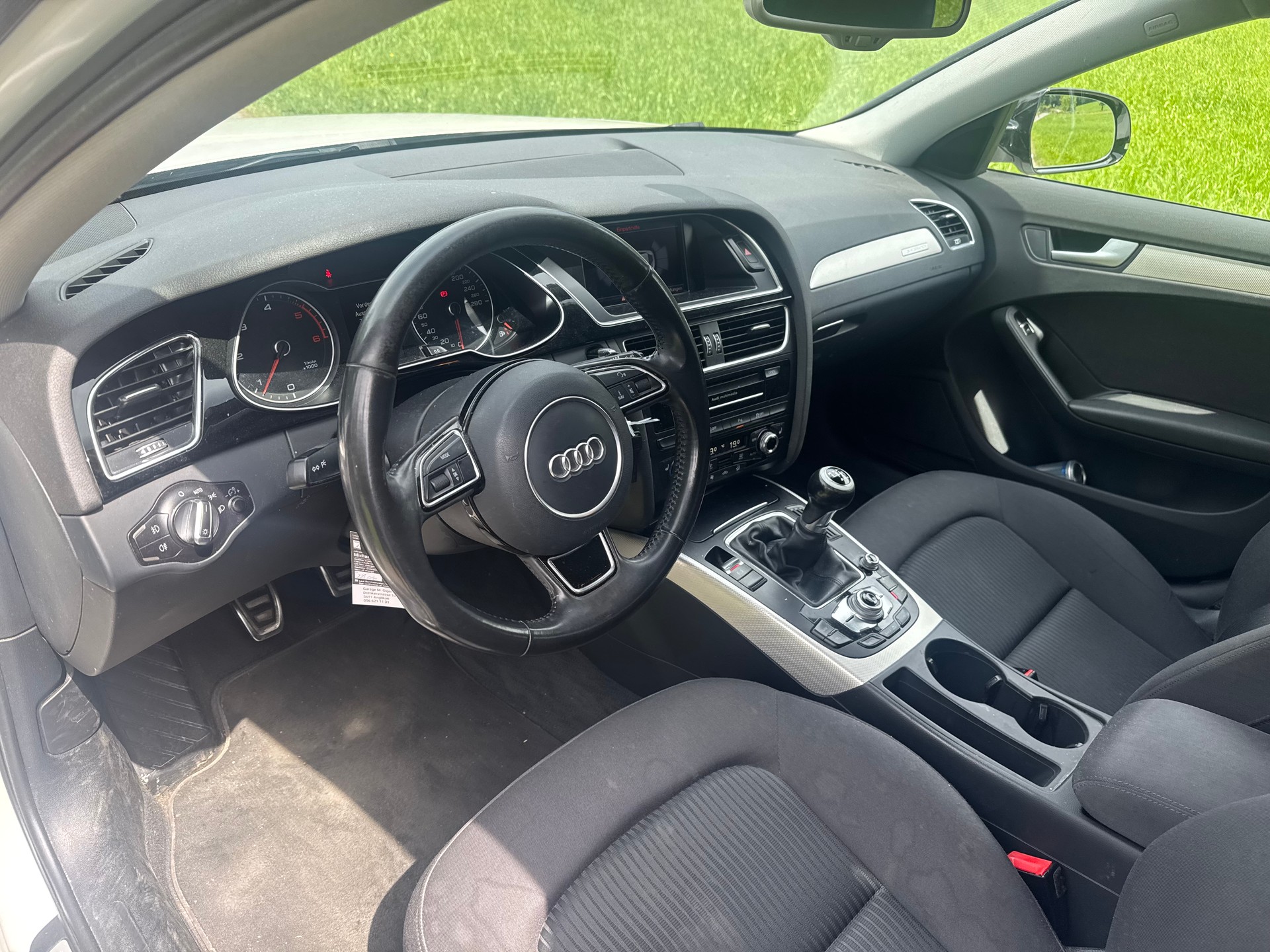 AUDI A4 Avant 2.0 TDI Attraction-image-4