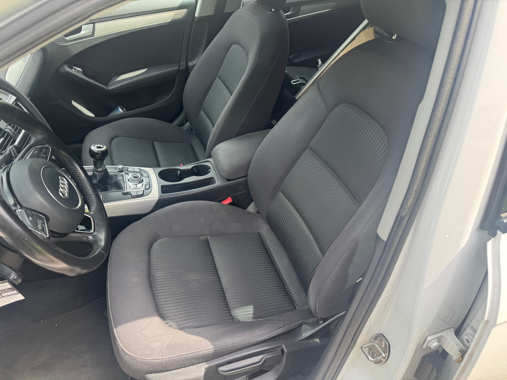 AUDI A4 Avant 2.0 TDI Attraction-image-5