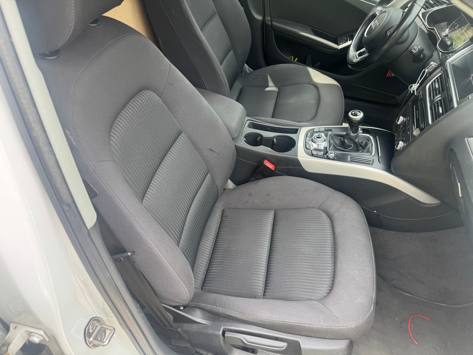 AUDI A4 Avant 2.0 TDI Attraction-image-8