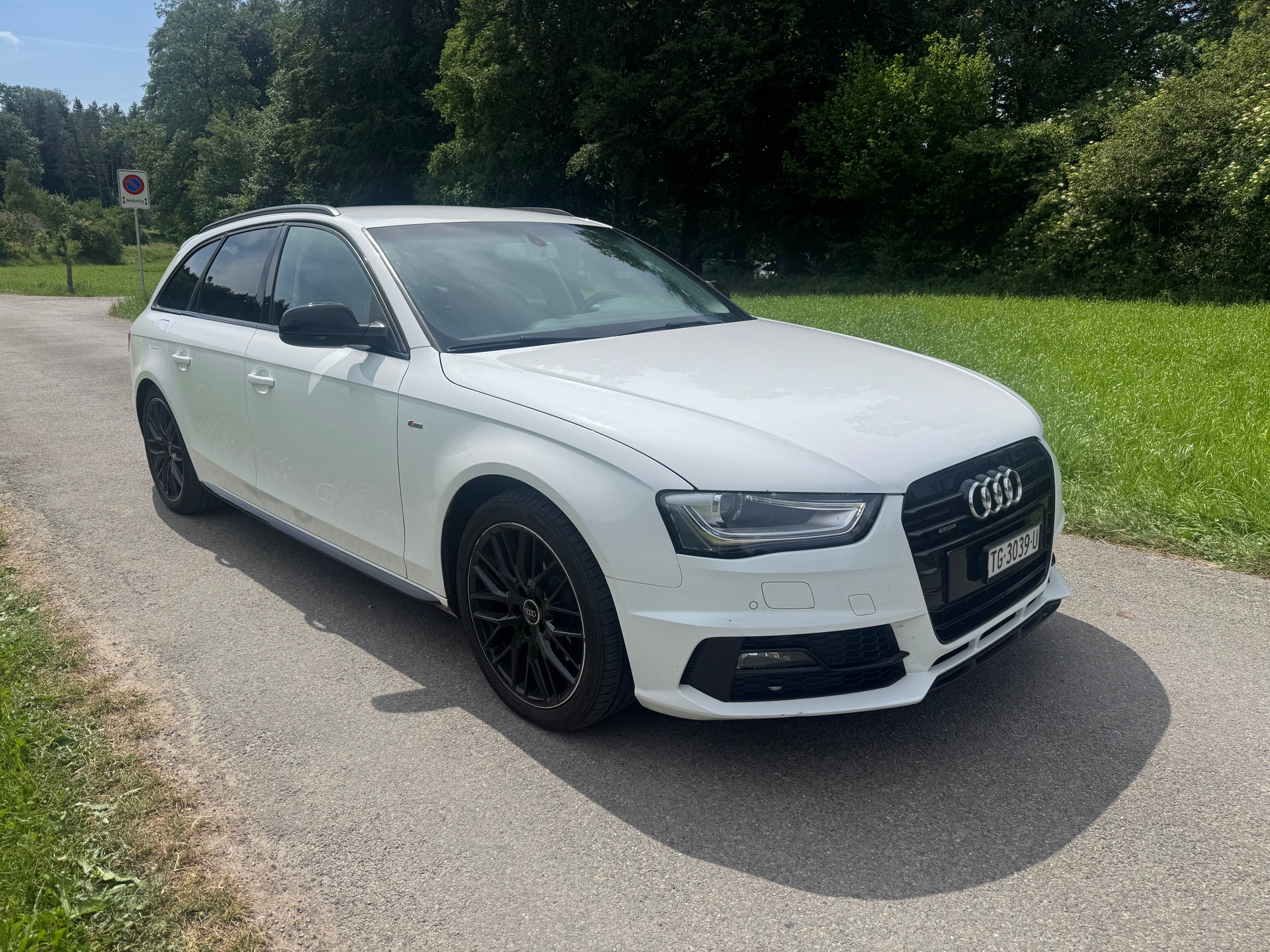AUDI A4 Avant 2.0 TDI Attraction-image-1