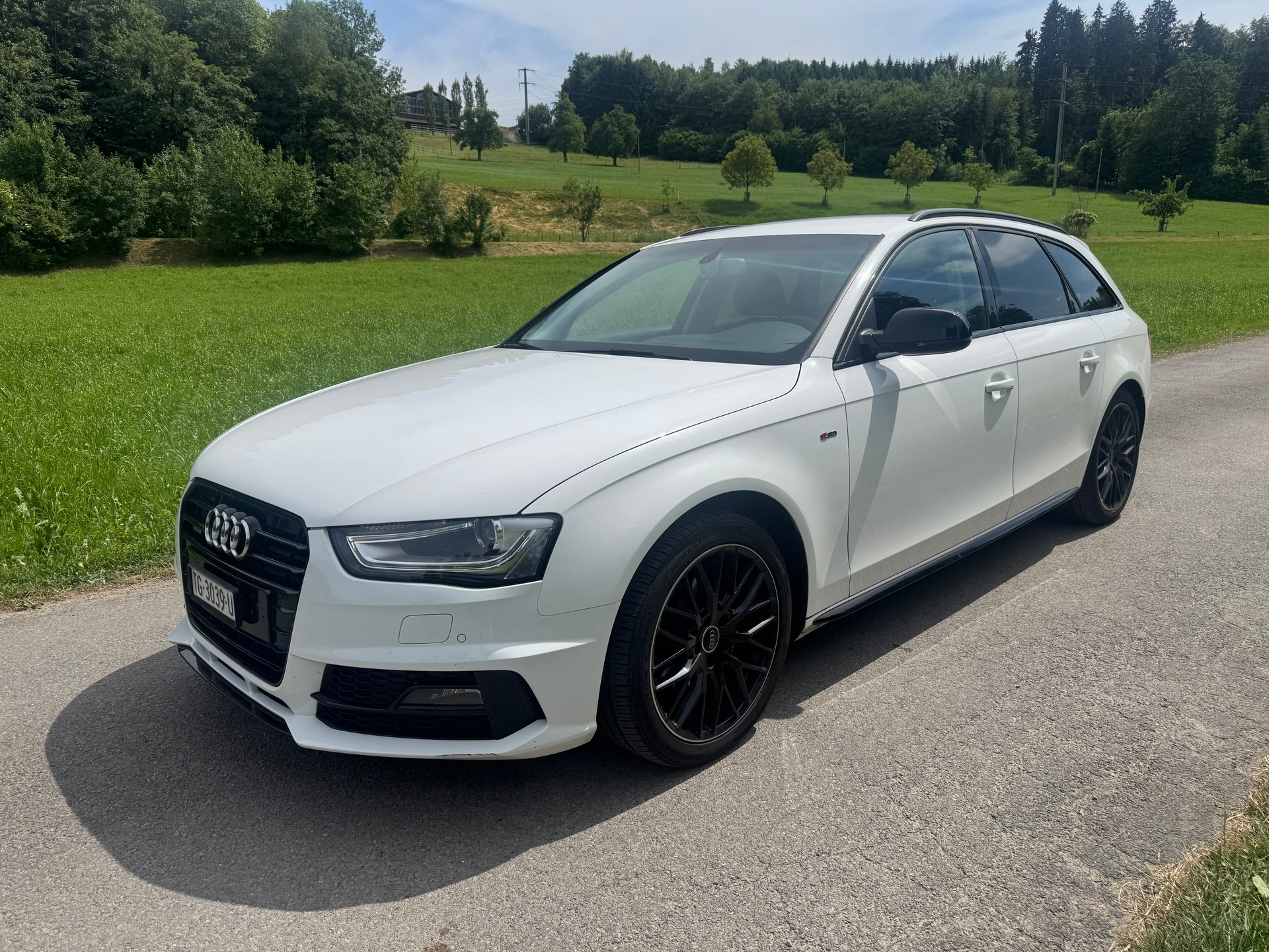 AUDI A4 Avant 2.0 TDI Attraction-image-0
