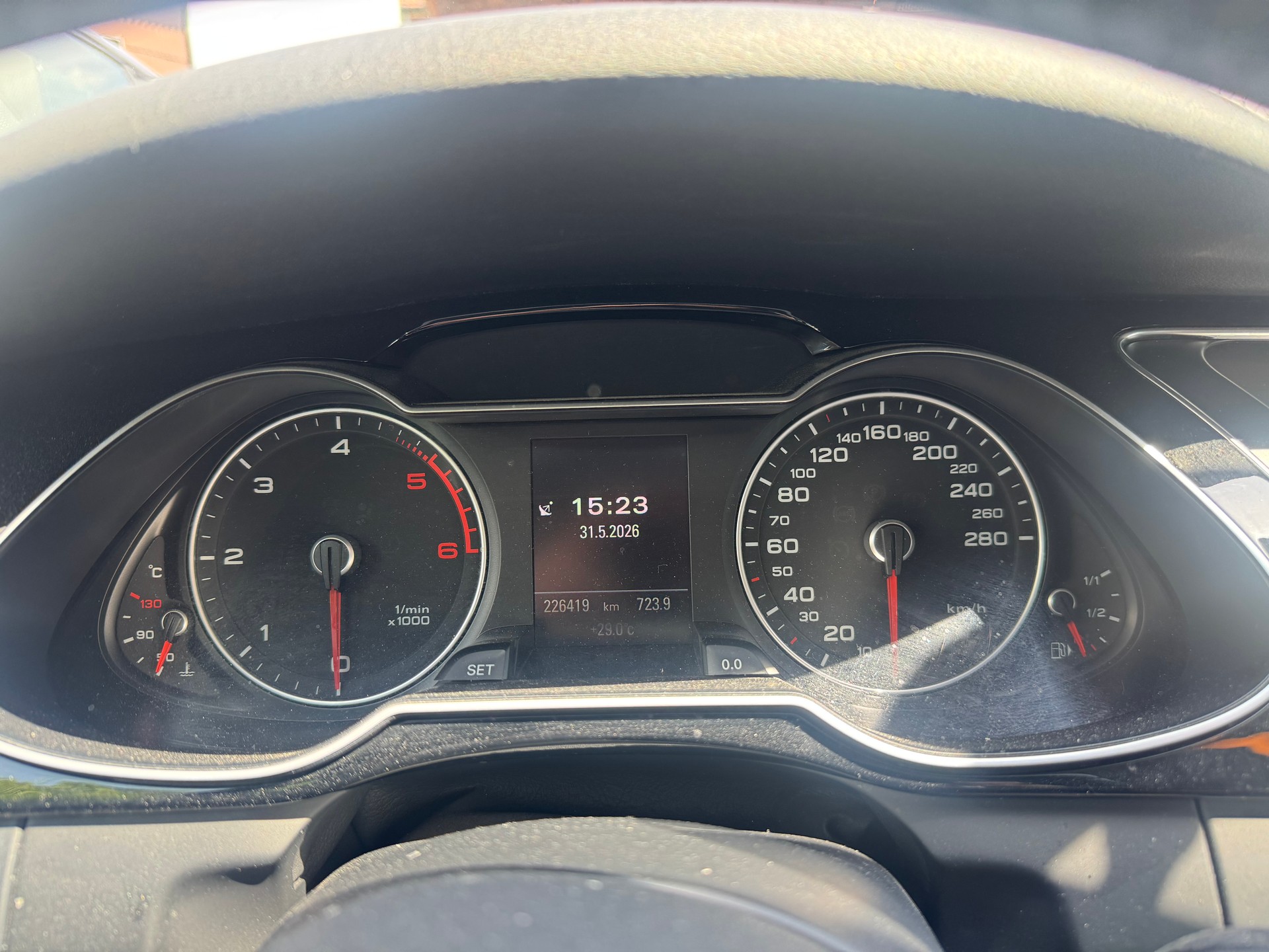 AUDI A4 Avant 2.0 TDI Attraction-image-9