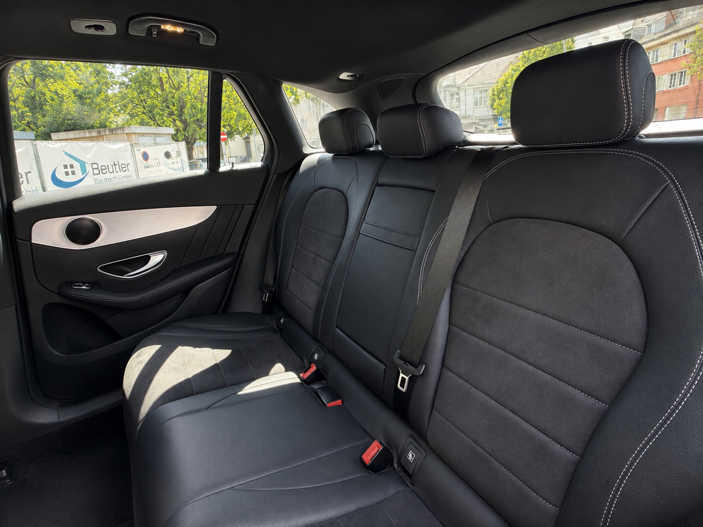 MERCEDES-BENZ GLC 250 AMG Line 4m-image-4