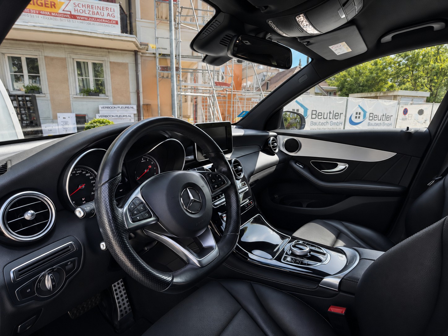 MERCEDES-BENZ GLC 250 AMG Line 4m-image-2