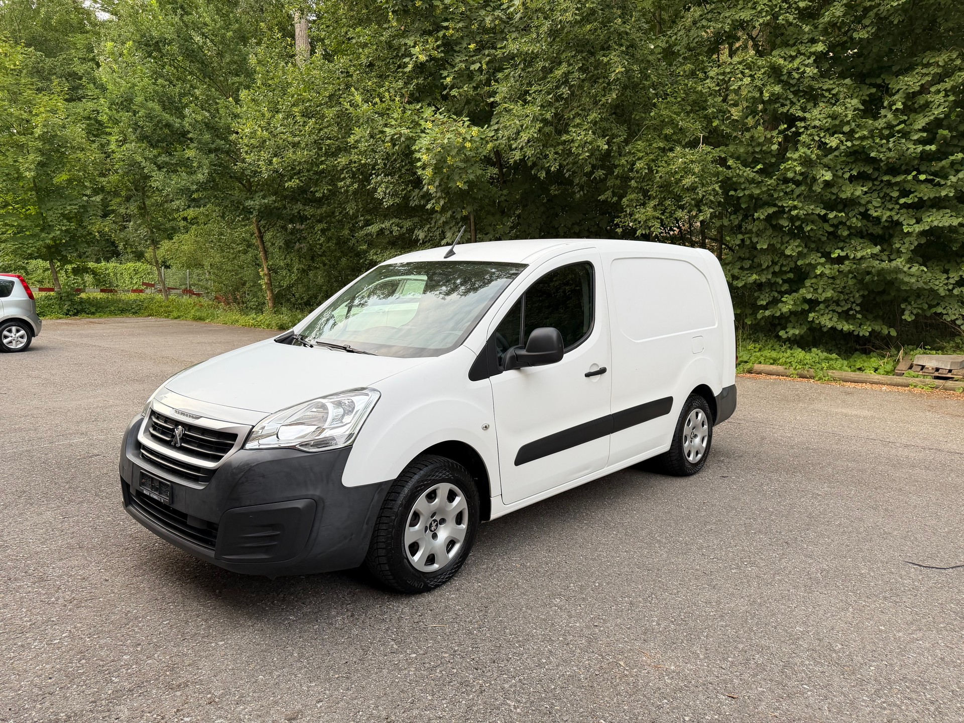 PEUGEOT Partner 1.6 BlueHDI S&S Active ETG6-image-1