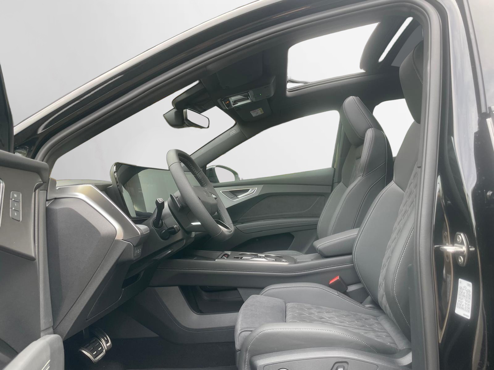 AUDI Q4 e-tron SUV performance-image-4