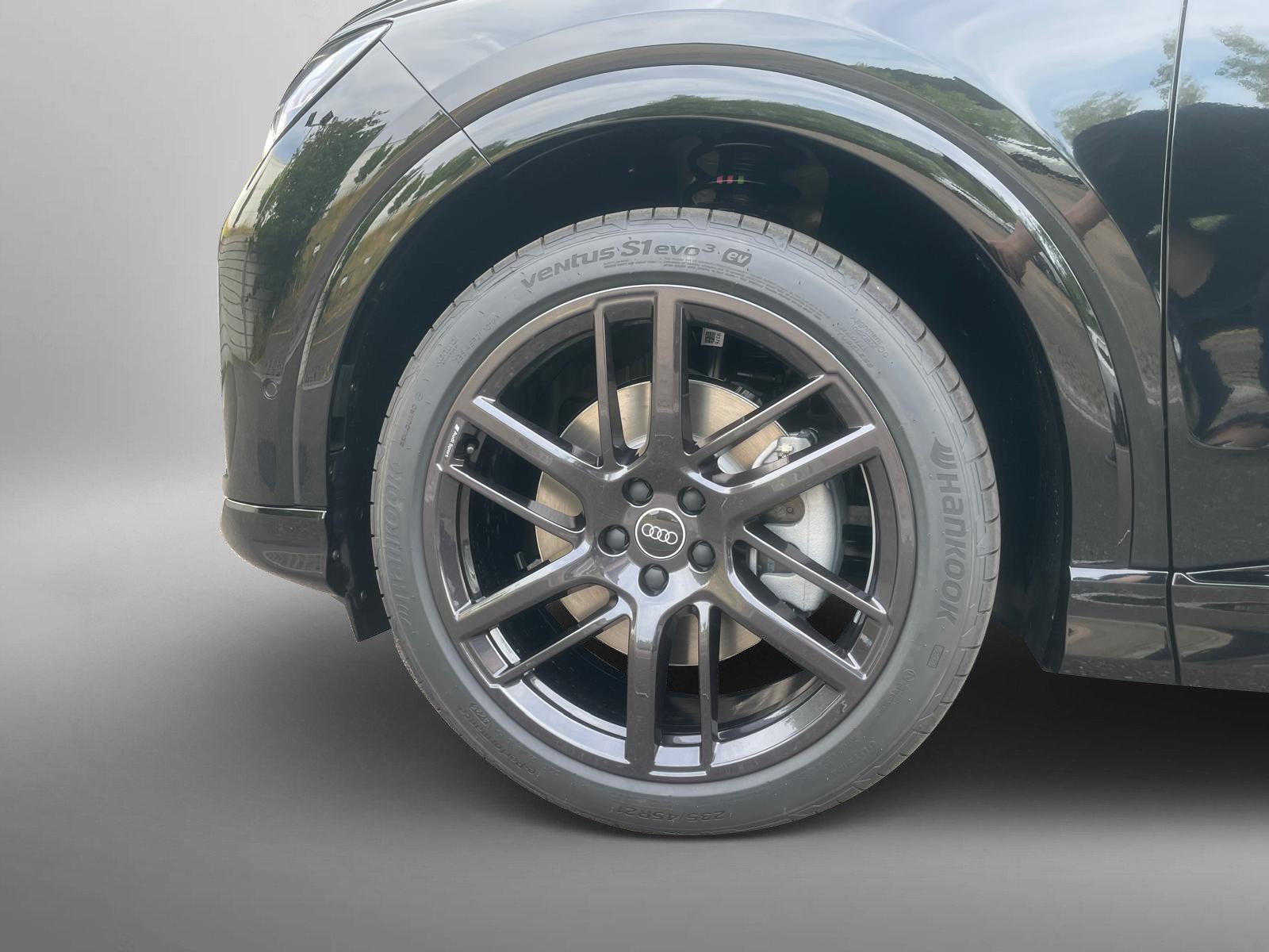 AUDI Q4 e-tron SUV performance-image-3