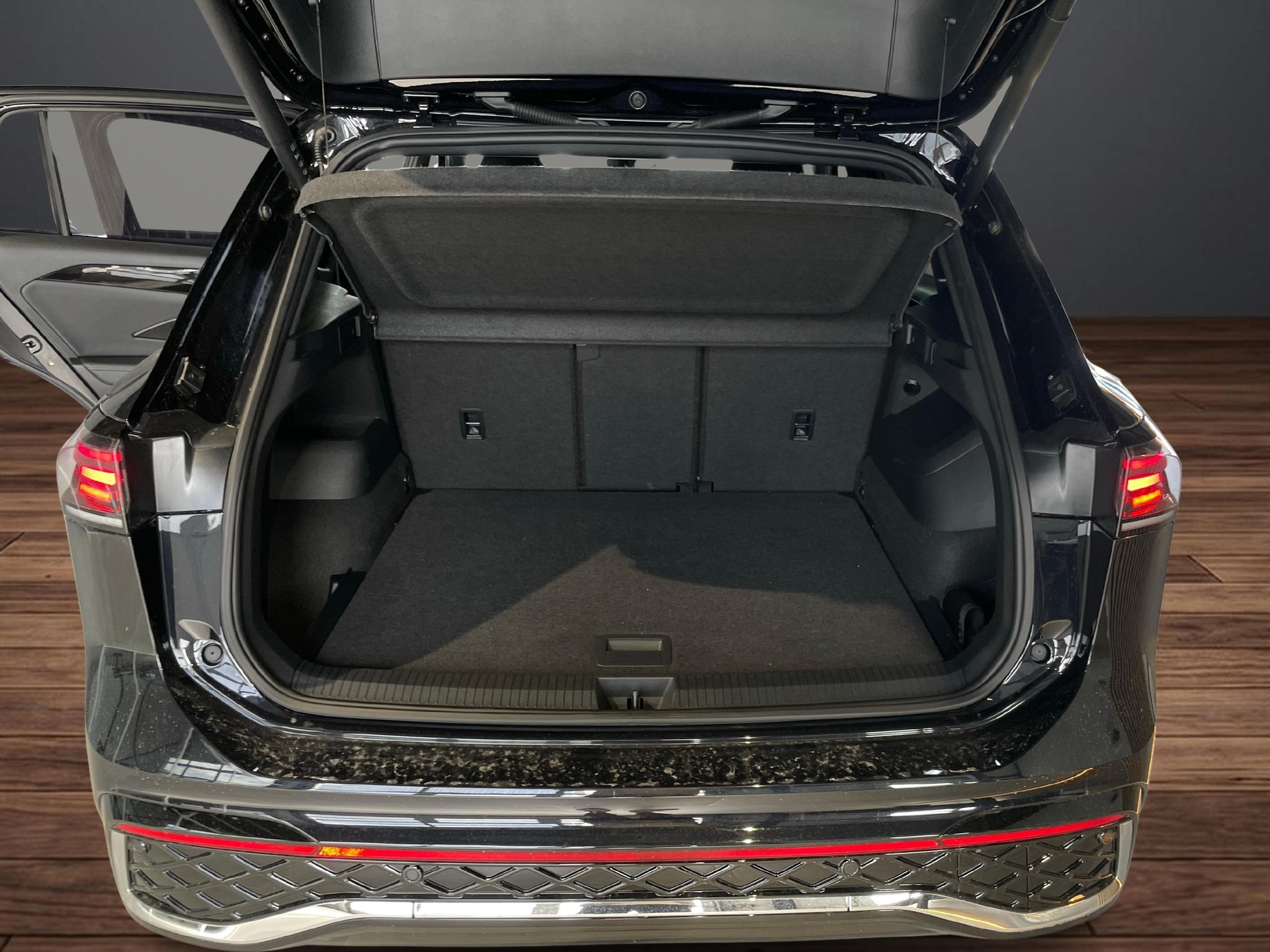 VW Tiguan 2.0 TSI R-Line DSG 4motion-image-8