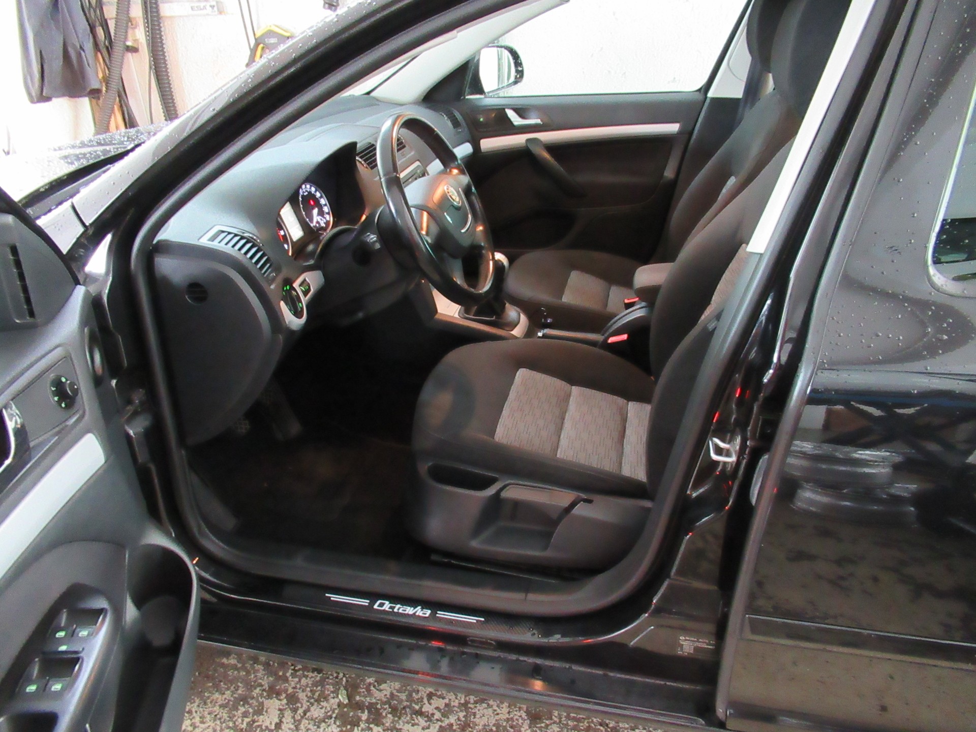 SKODA Octavia Combi 1.8 TSI Swiss Adventure 4x4-image-3