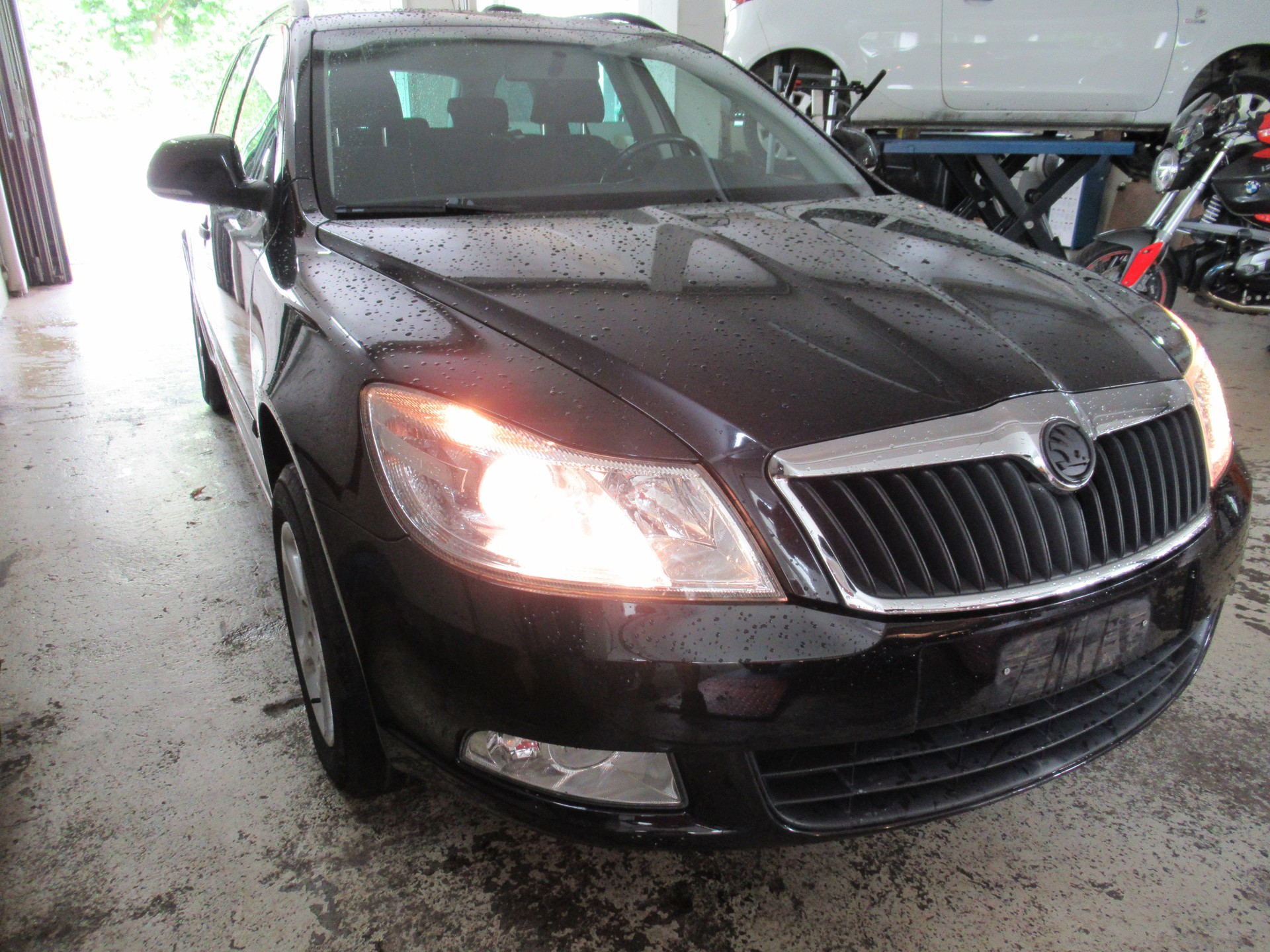 SKODA Octavia Combi 1.8 TSI Swiss Adventure 4x4-image-1