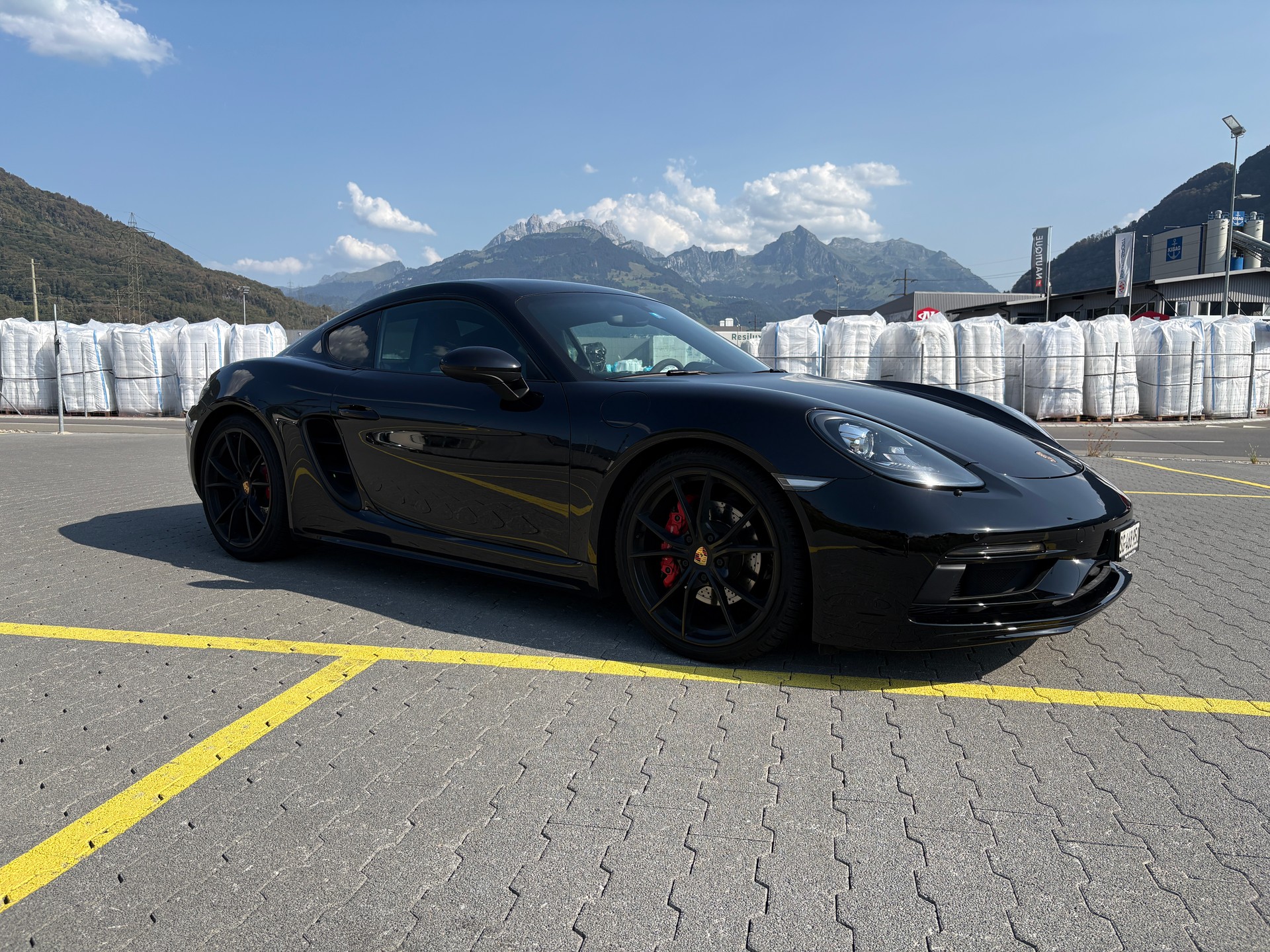 PORSCHE GTS-image-0
