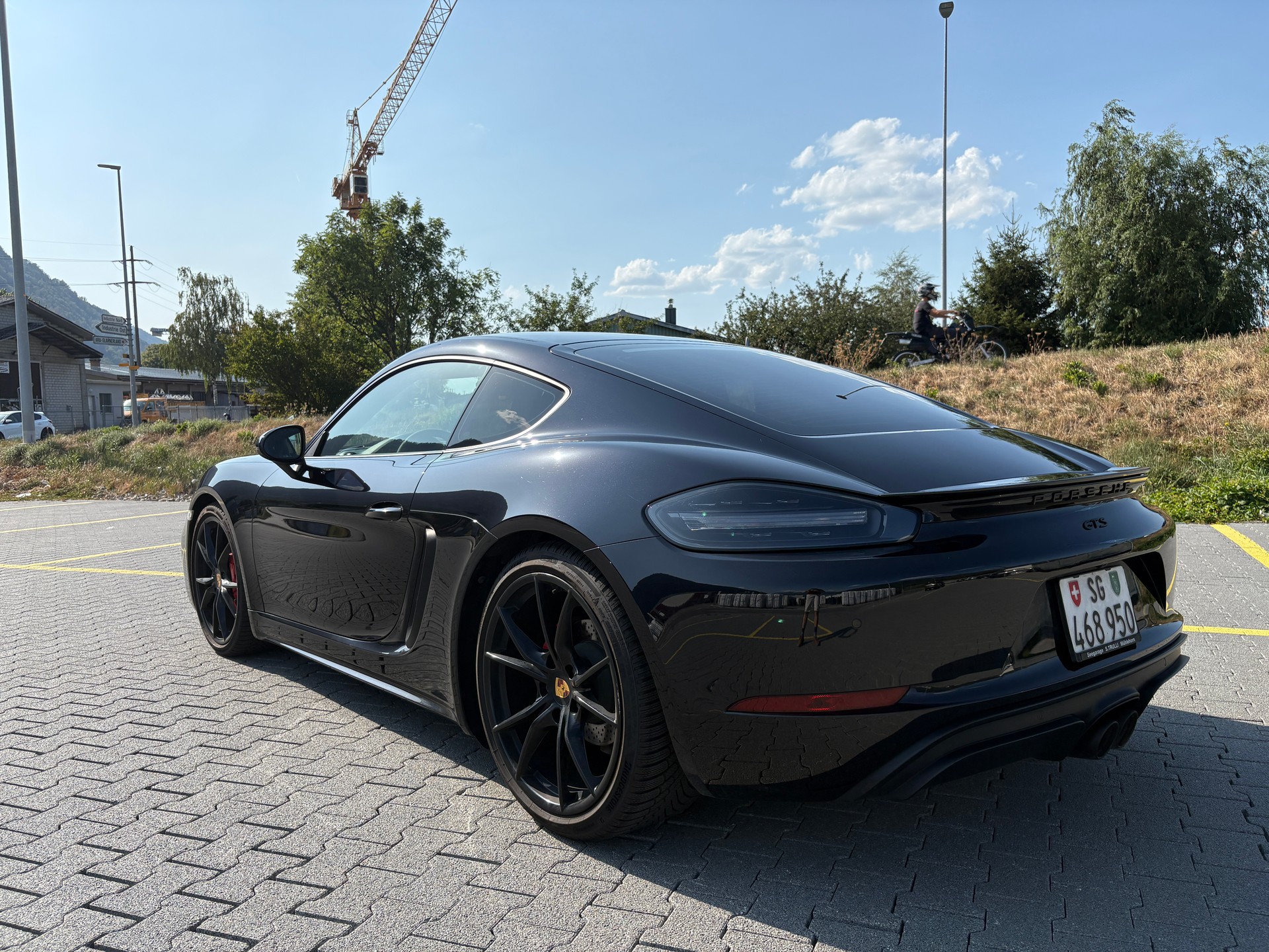 PORSCHE GTS-image-2