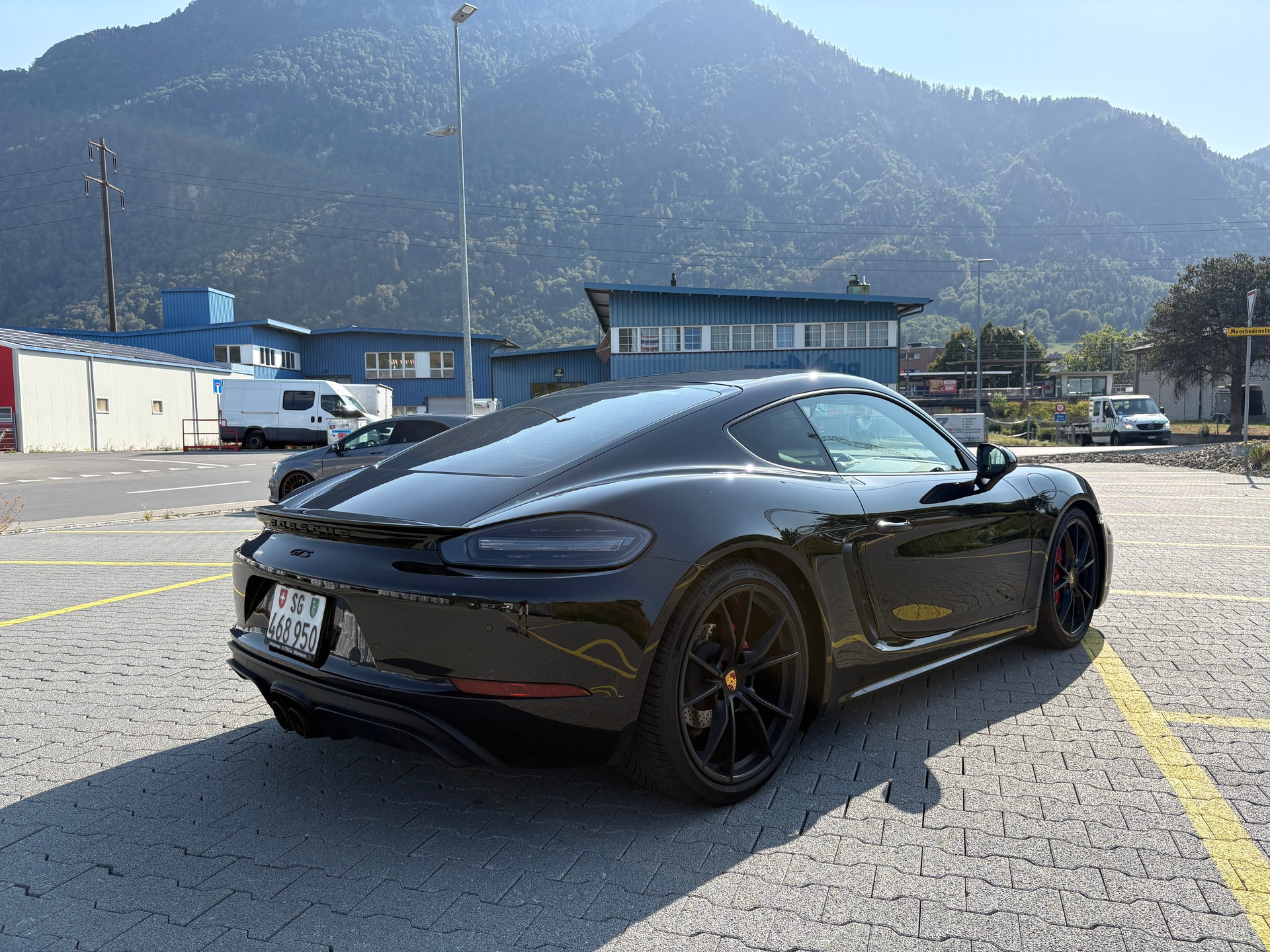 PORSCHE GTS-image-1